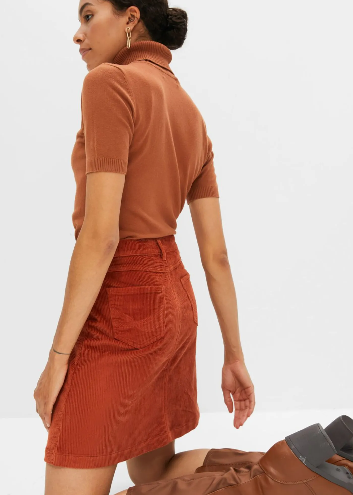 bonprix bonprix Falda elástica de pana con botones óxido Discount