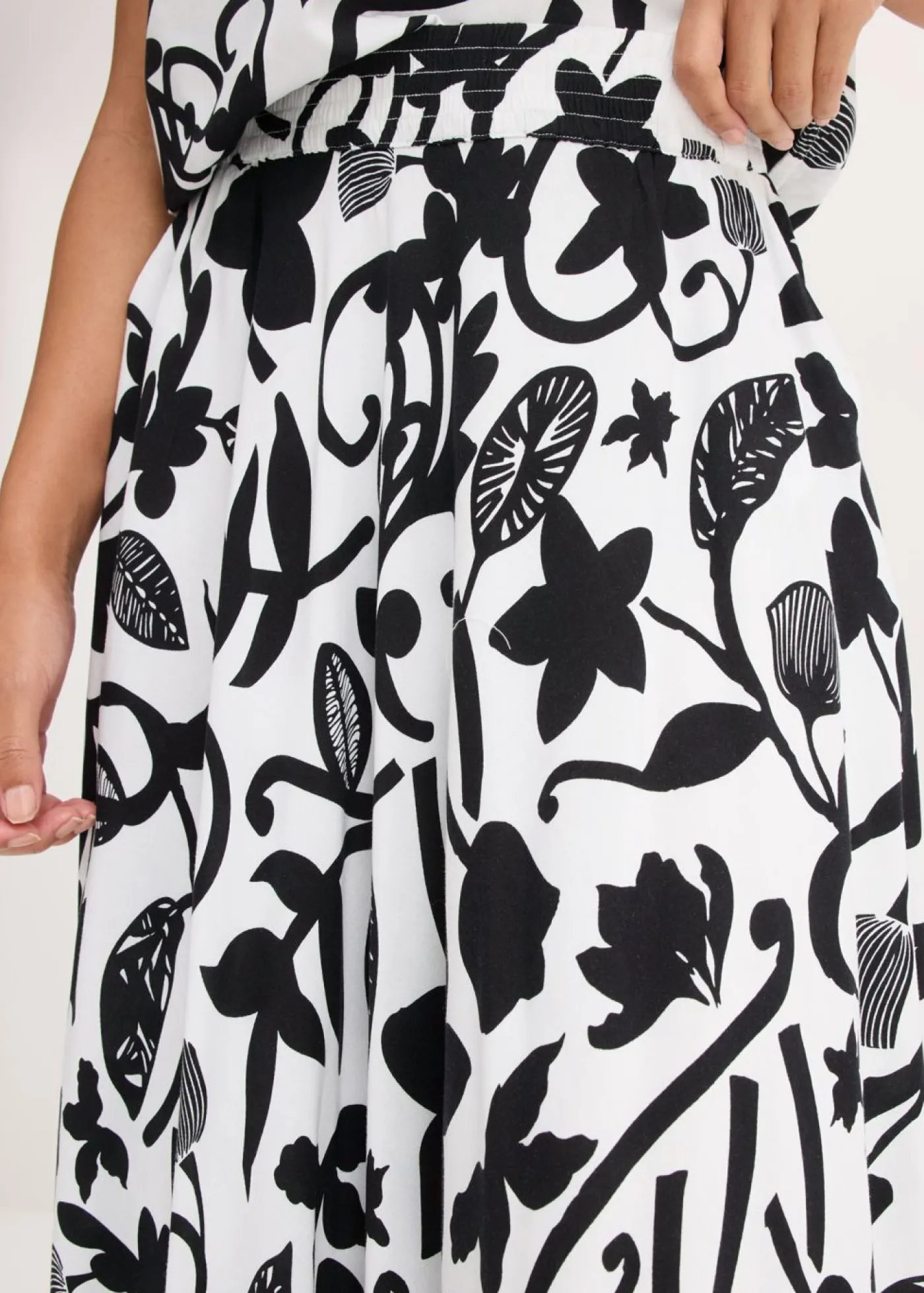 bonprix bonprix Falda larga de viscosa fluida Blanco lana-negro Hot