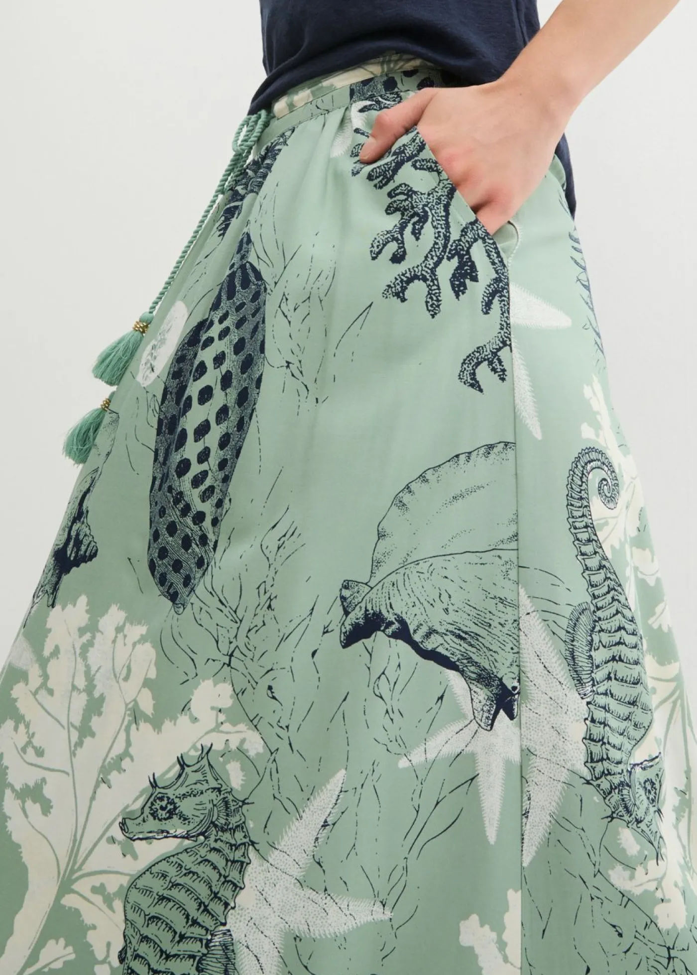 bonprix bonprix Falda larga de viscosa fluida Verde pastel Online