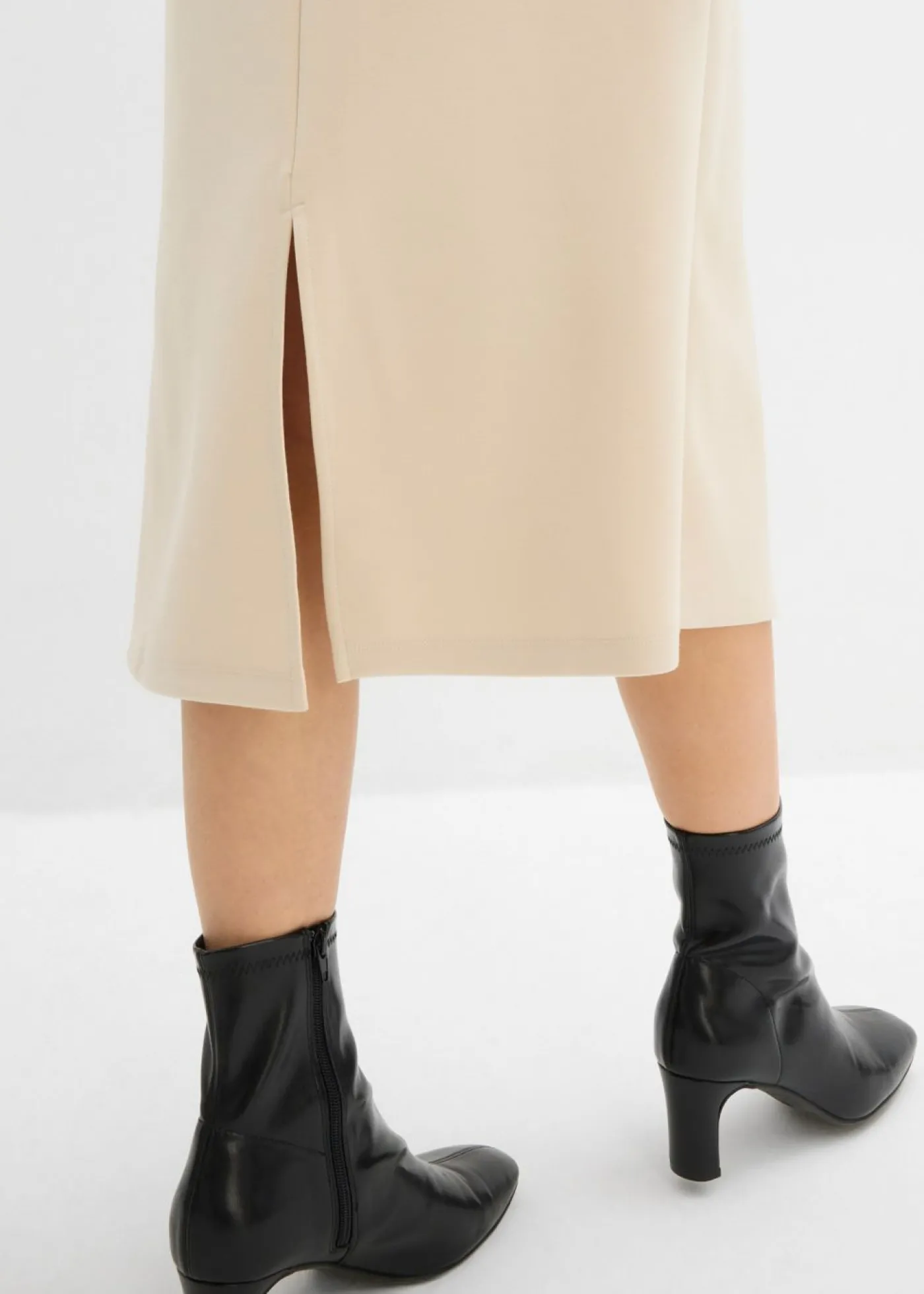 bonprix bonprix Falda midi de suave neopreno Arena claro Sale