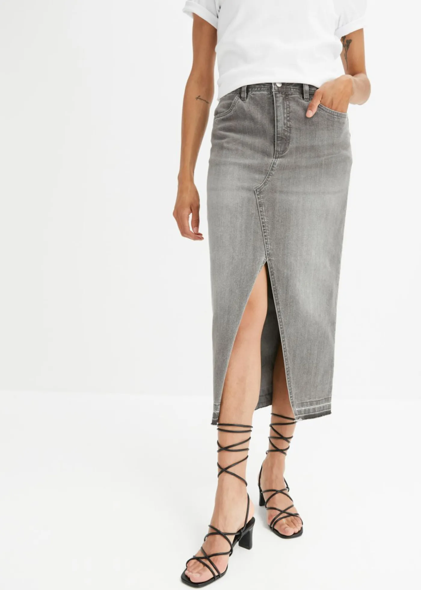 bonprix bonprix Falda vaquera con abertura denim gris claro Hot