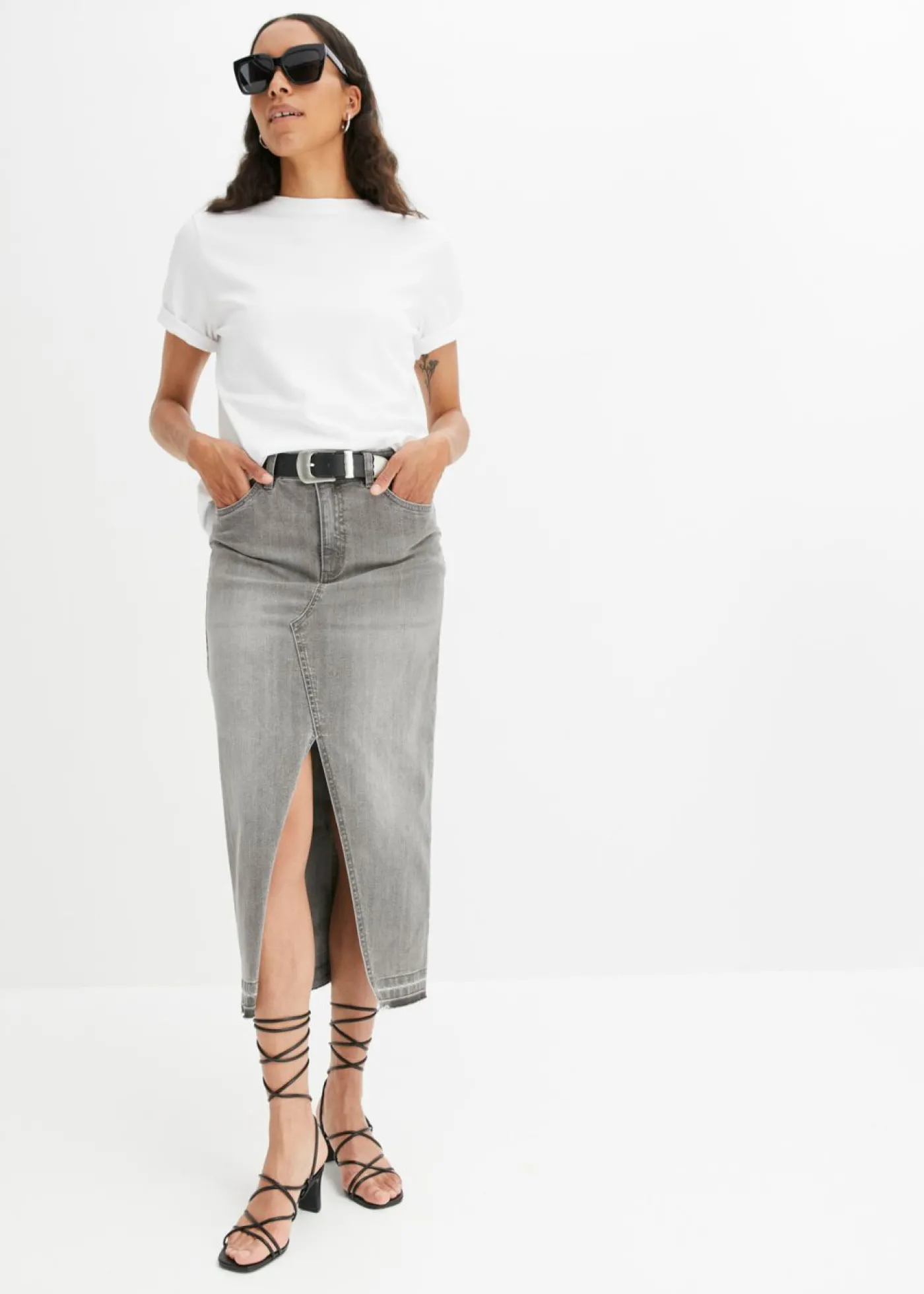 bonprix bonprix Falda vaquera con abertura denim gris claro Hot