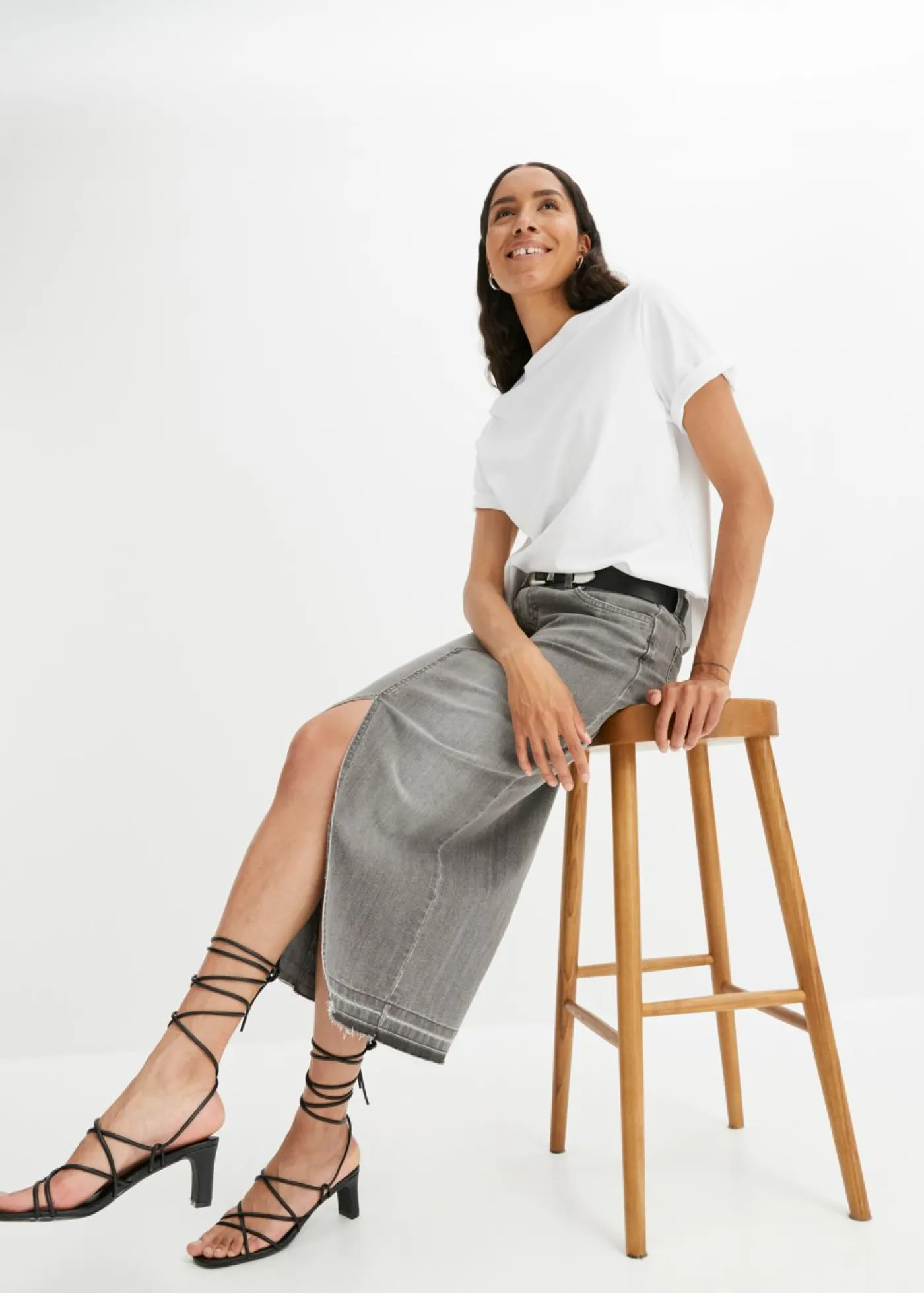 bonprix bonprix Falda vaquera con abertura denim gris claro Hot