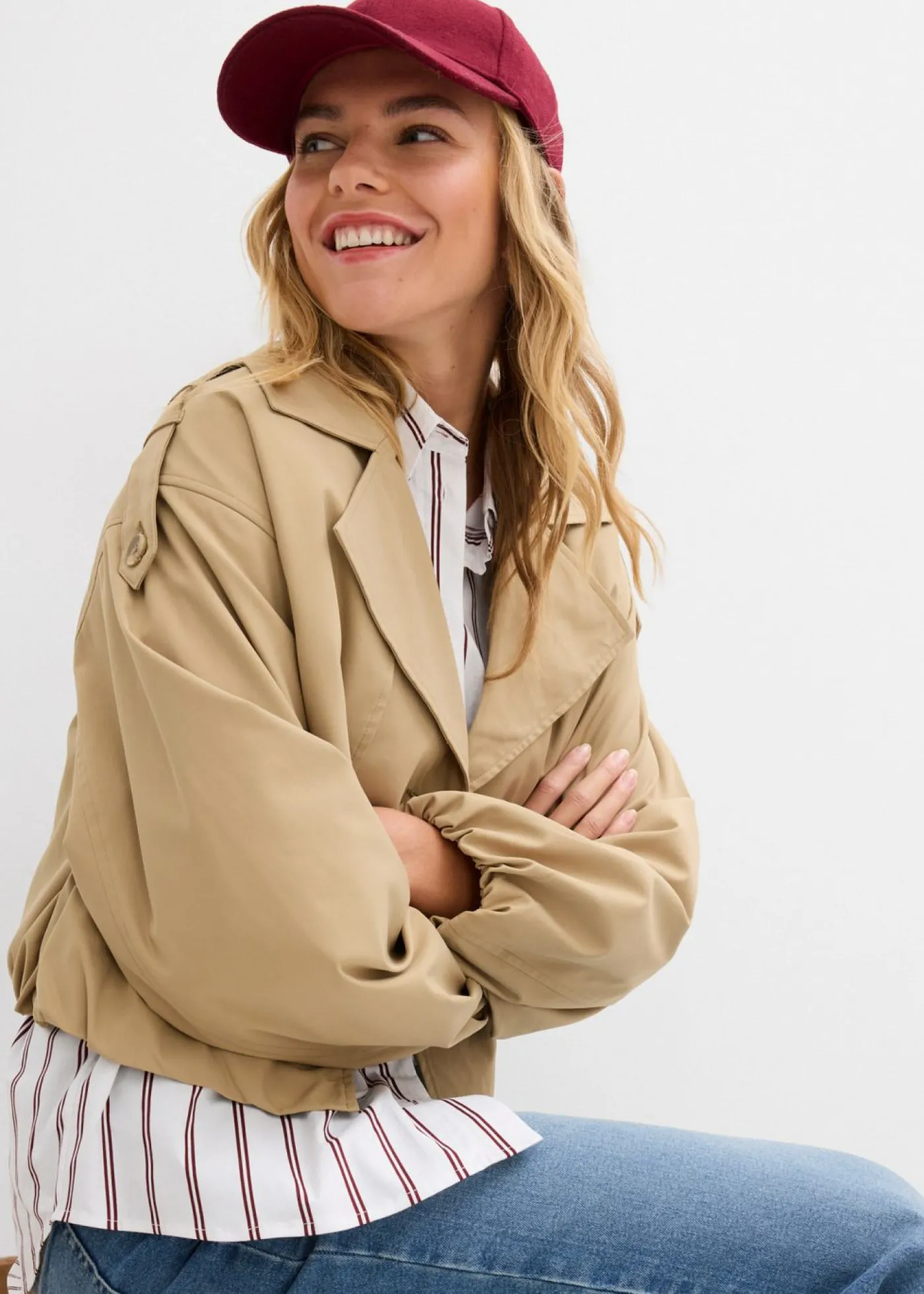 bonprix bonprix Gabardina corta oliva pálido Outlet