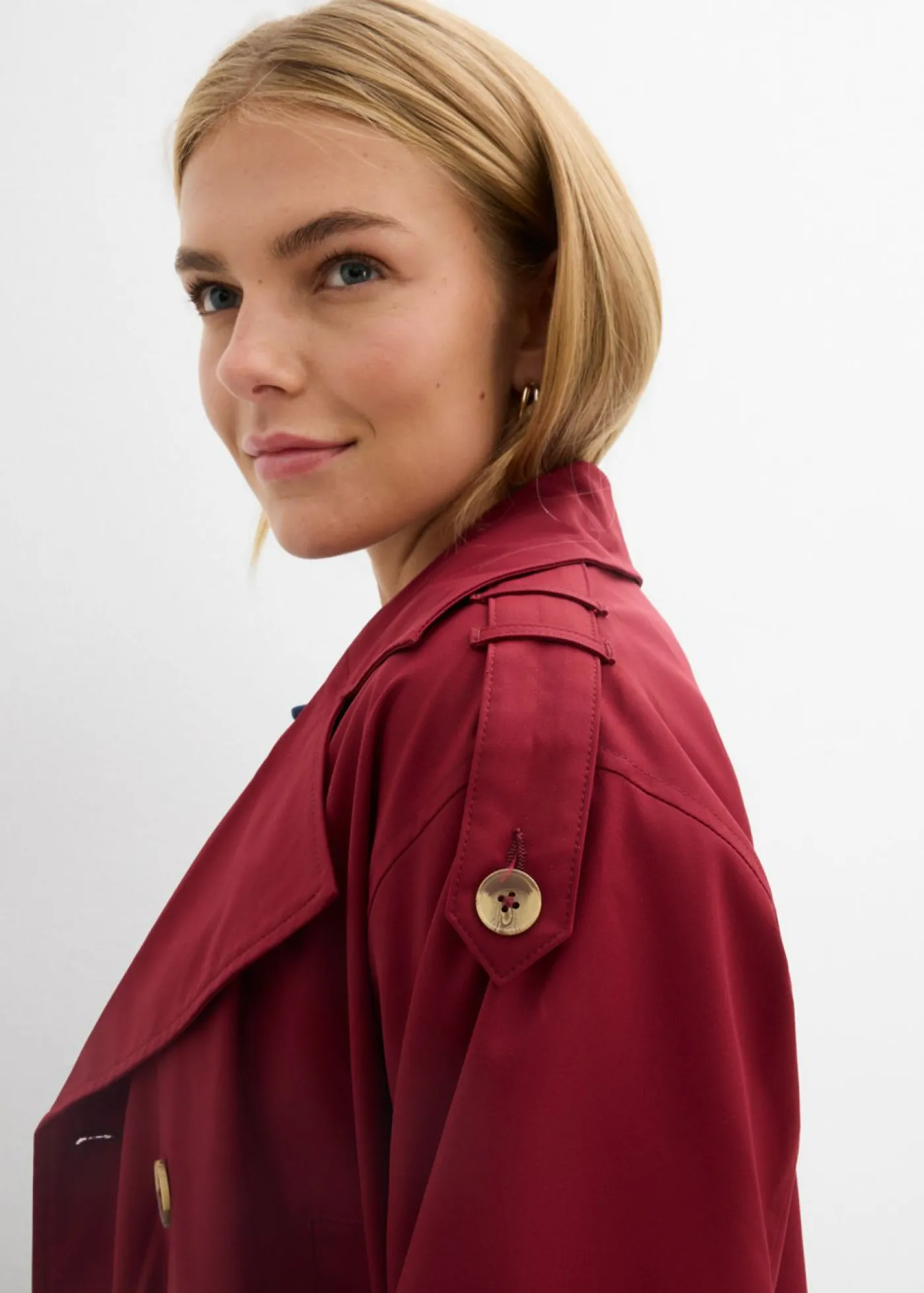 bonprix bonprix Gabardina corta Rojo rubí Hot