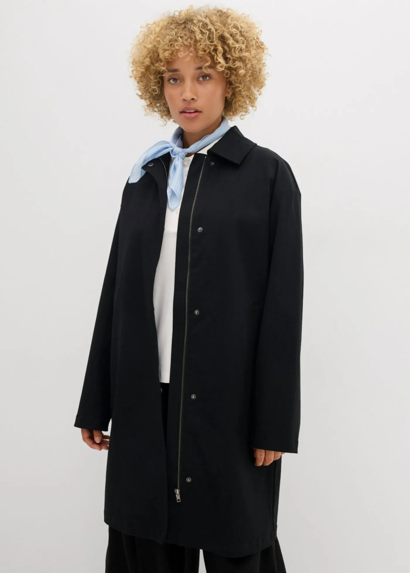 bonprix bonprix Gabardina repelente al agua Negro Online
