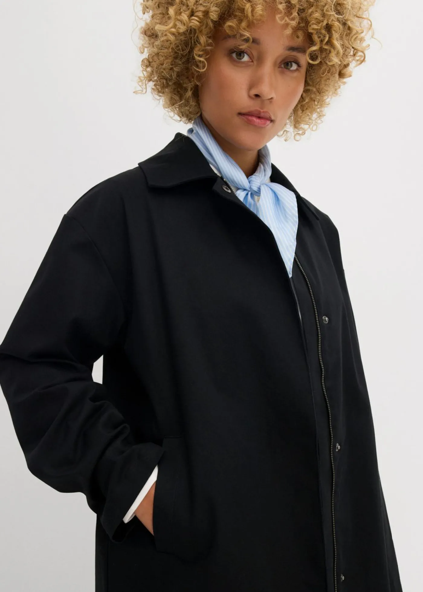 bonprix bonprix Gabardina repelente al agua Negro Online