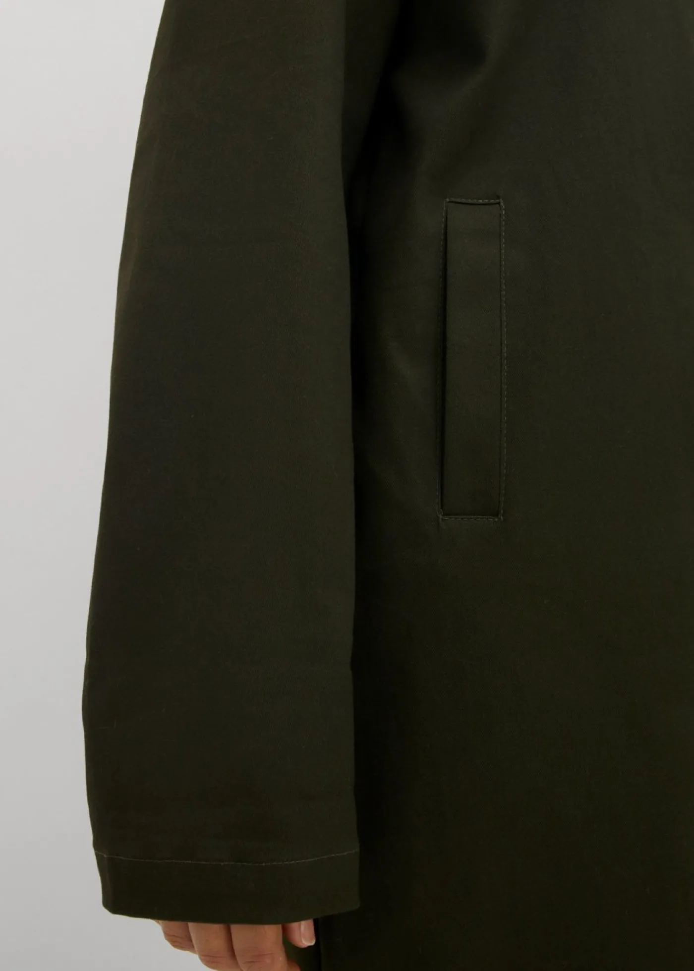 bonprix bonprix Gabardina repelente al agua Verde oscuro Discount