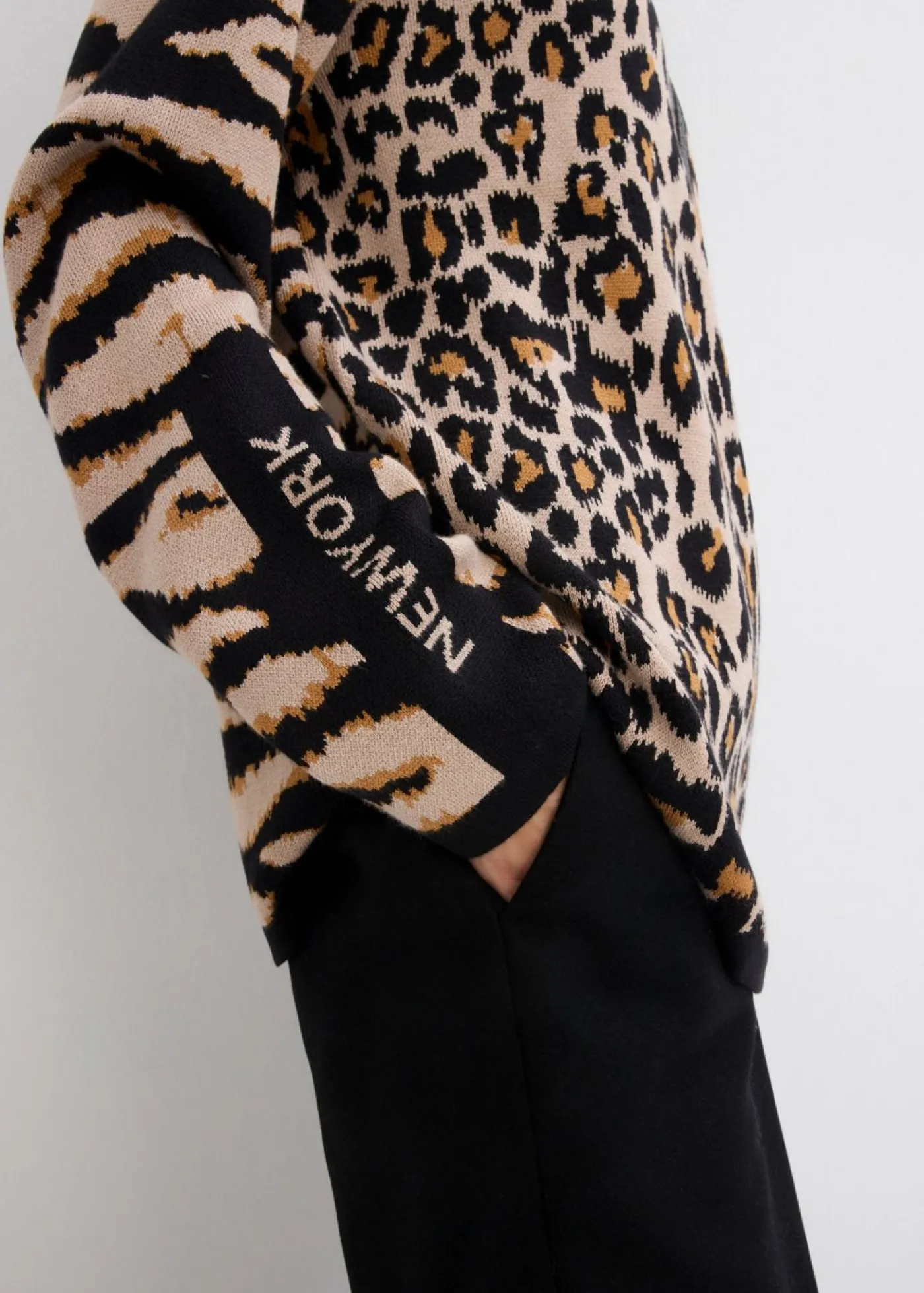 bonprix bonprix Jersey estampado leo beige almendra-marrón-negro Online