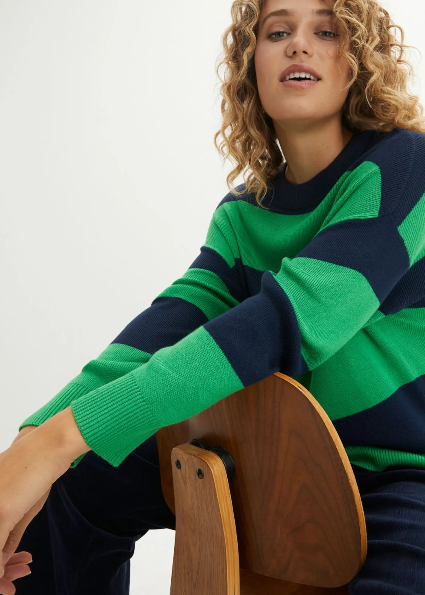 bonprix bonprix Jersey verde hierba/azul marino con rayas Hot
