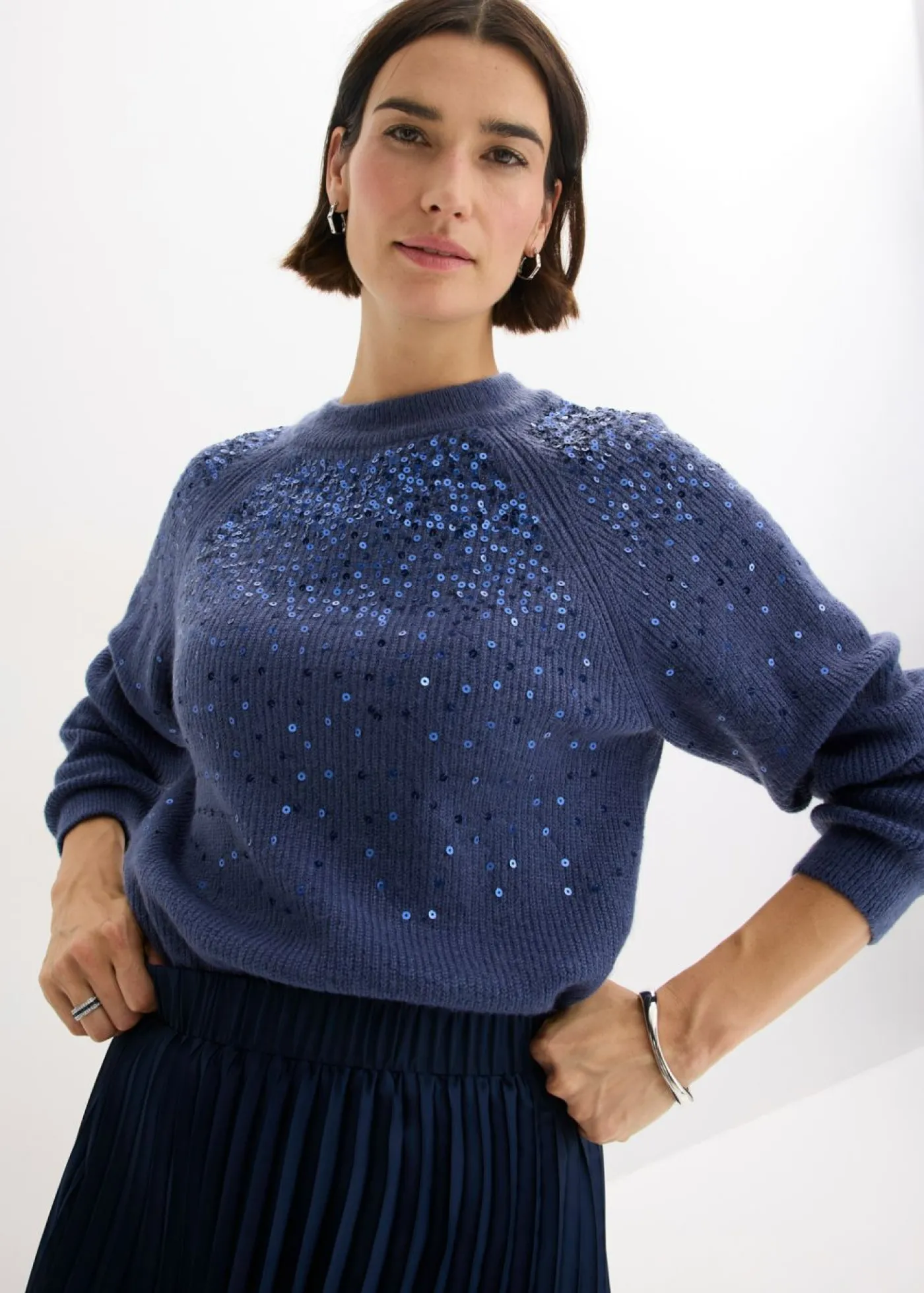 bonprix bonprix Jersey con lentejuelas índigo Hot