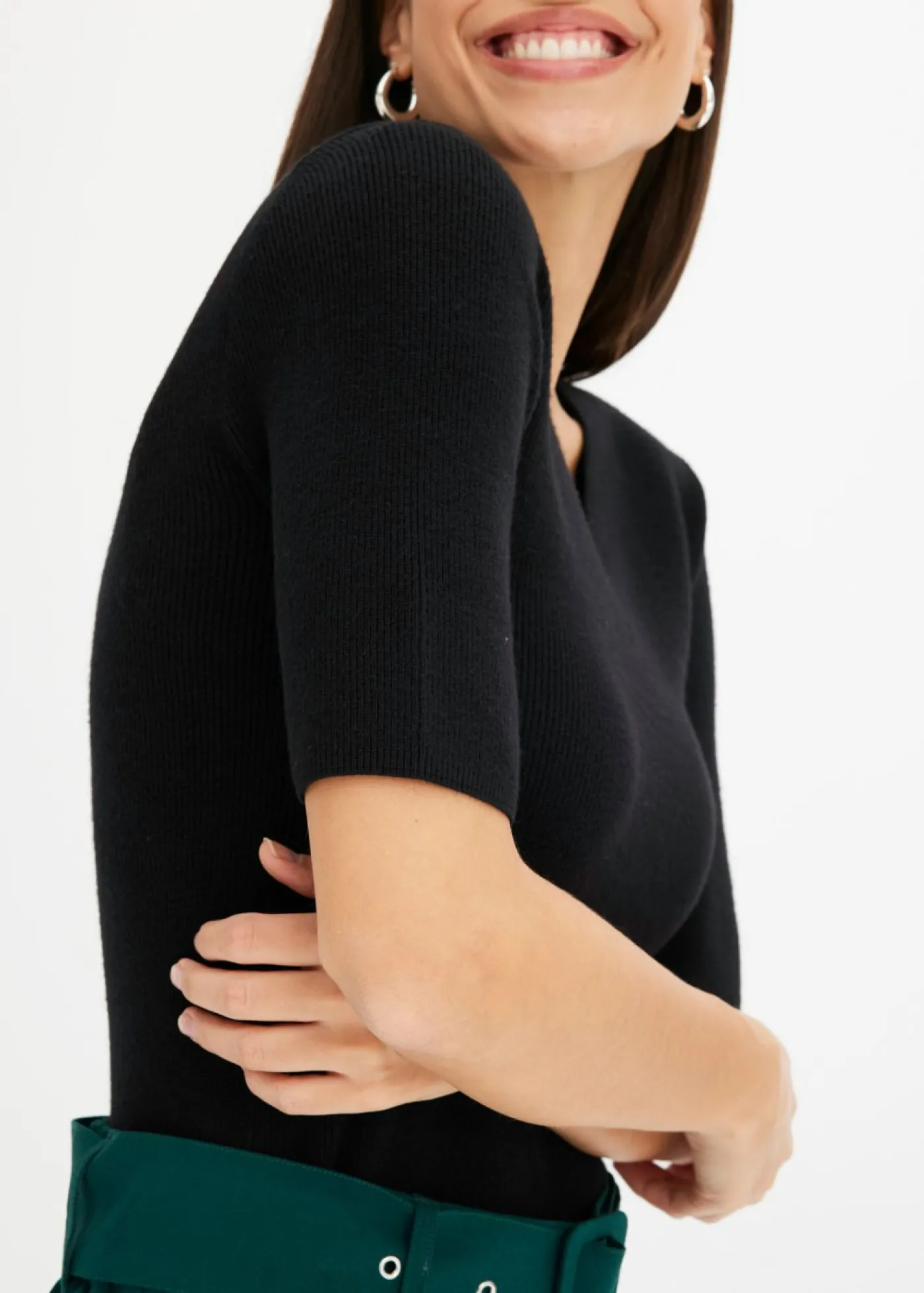 bonprix bonprix Jersey de canalé de manga corta con viscosa Negro