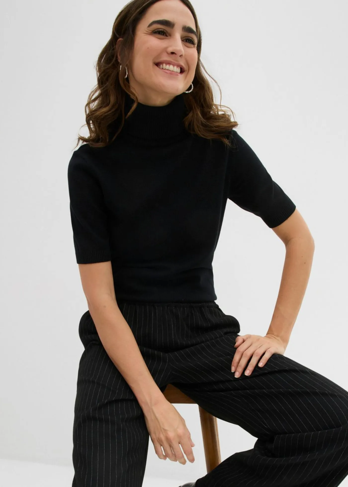 bonprix bonprix Jersey de cuello alto y manga corta Negro Sale