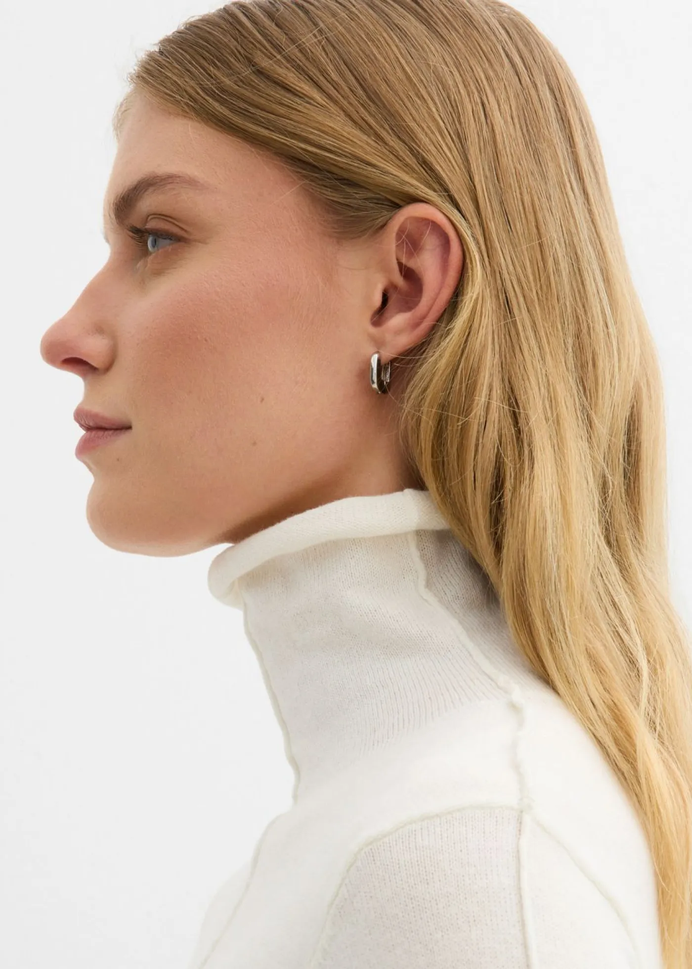 bonprix bonprix Jersey de mezcla de cachemir suave con cuello vuelto Blanco lana Clearance