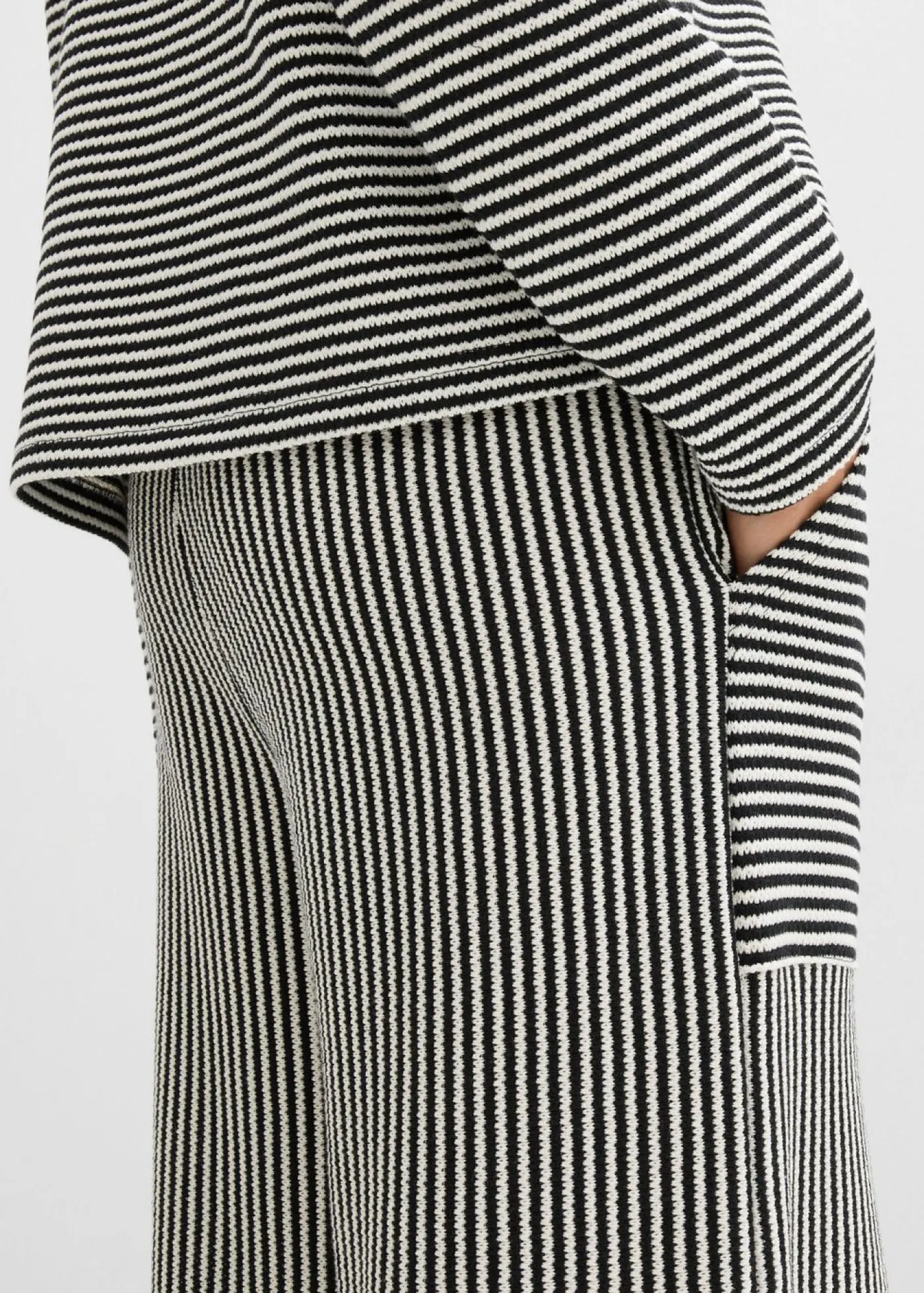 bonprix bonprix Jersey de punto negro-blanco lana con rayas Online