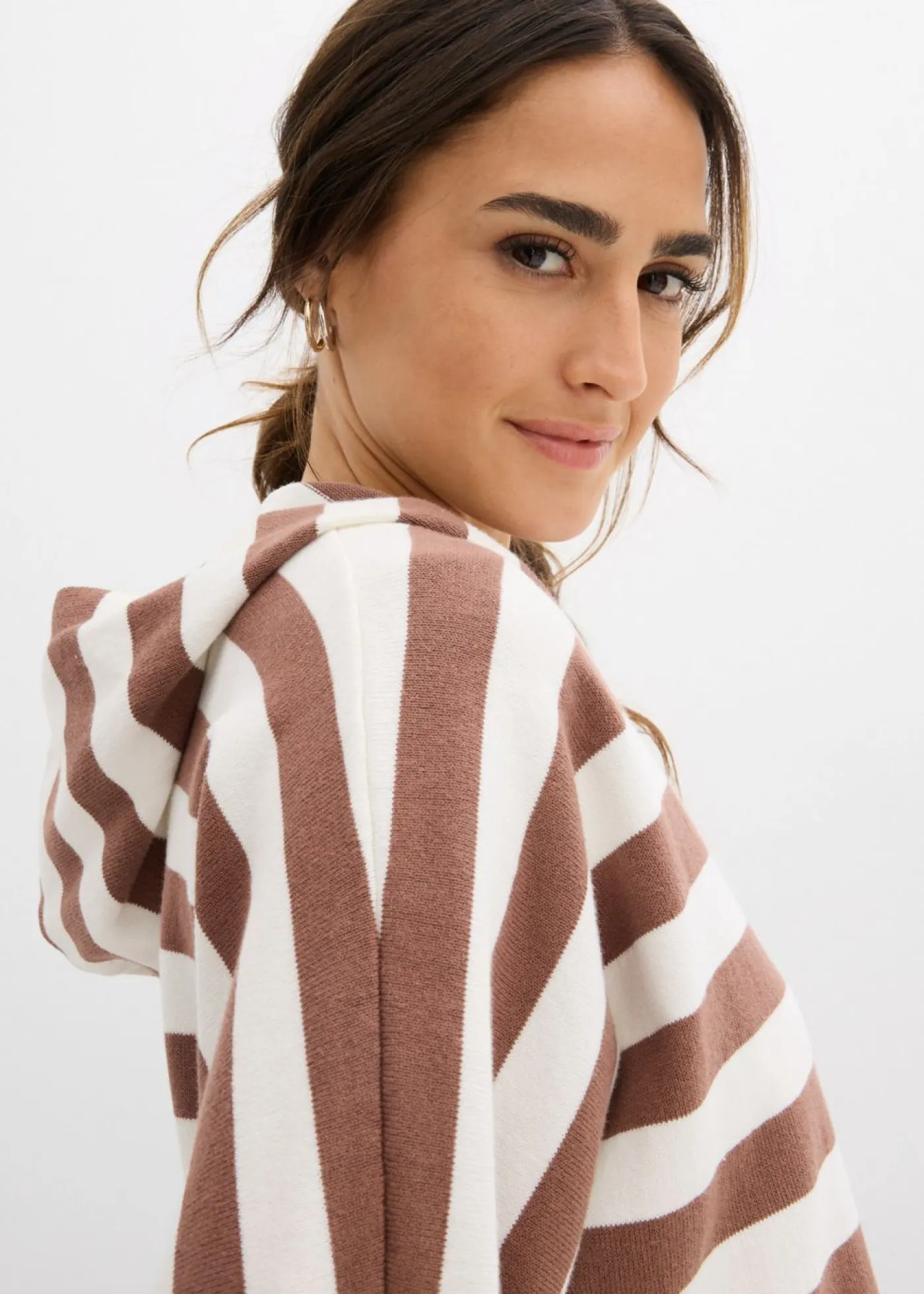 bonprix bonprix Jersey de punto fino oversize de mezcla de algodón blanco perla-marrón castaño con rayas Outlet