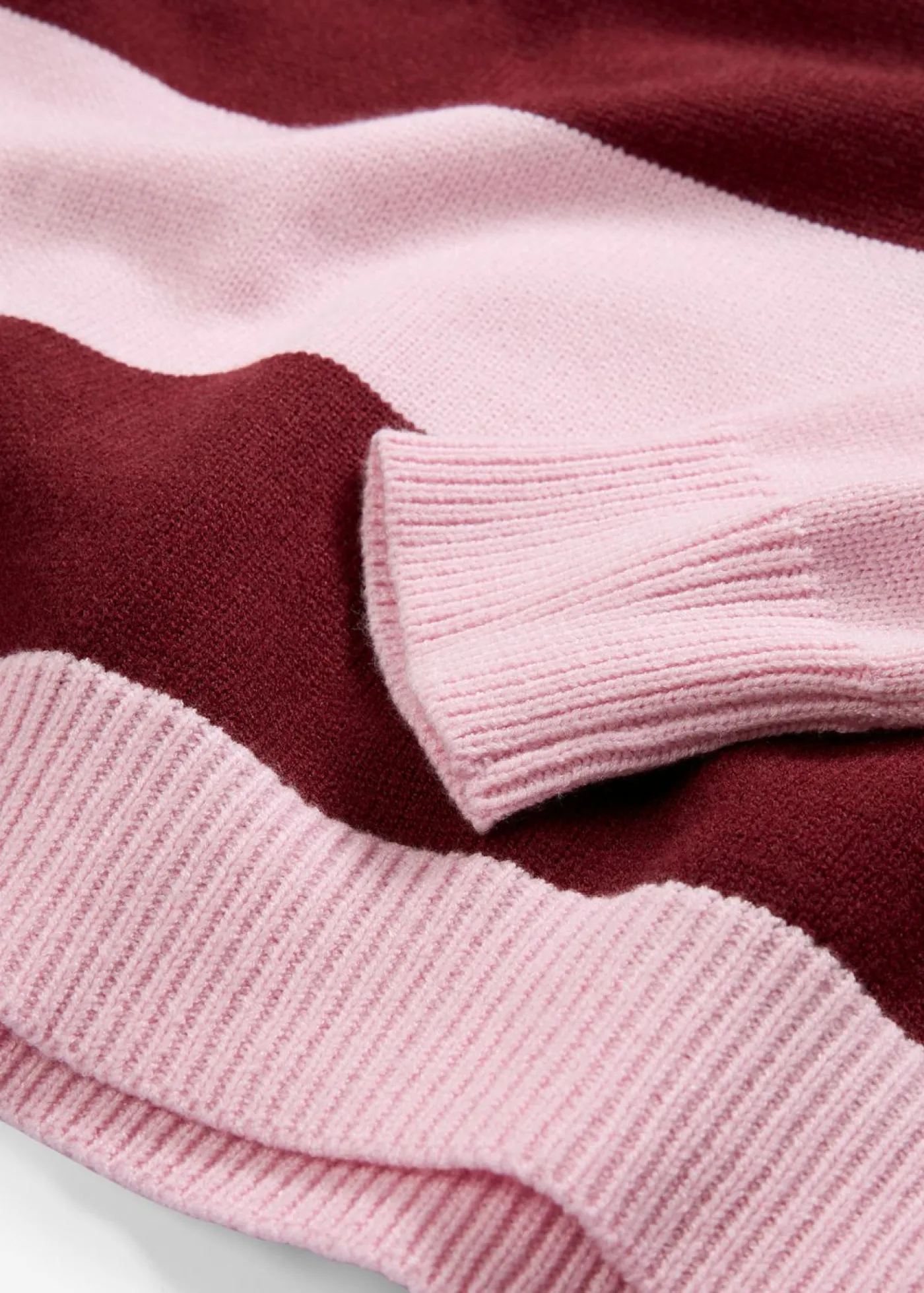 bonprix bonprix Jersey holgado de mezcla de viscosa suave rosa cristal-rojo rubí con rayas Hot