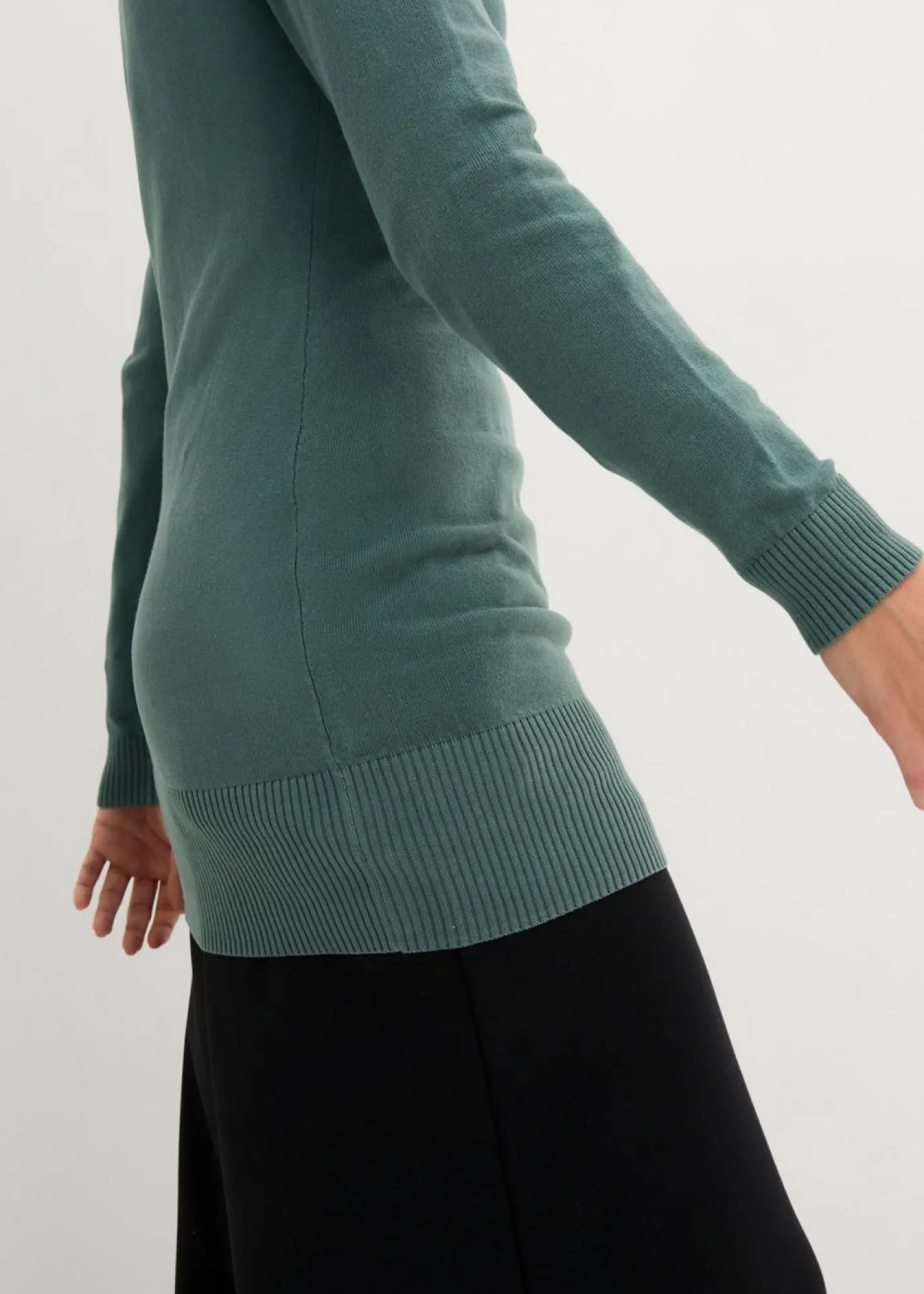 bonprix bonprix Jersey largo básico, de punto fino, con escote en V Verde grisáceo Best