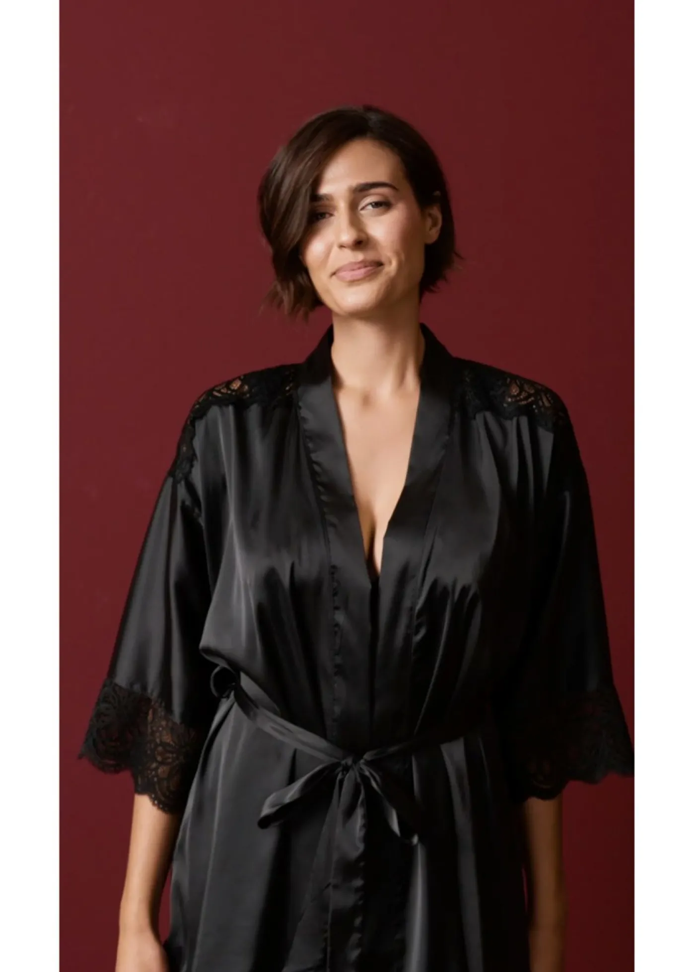 bonprix bonprix Kimono de satén con efecto brillante Negro Online
