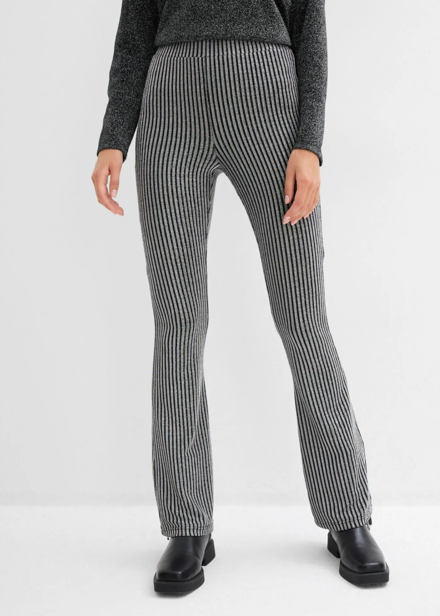 bonprix bonprix Leggings acampanados con hilo brillante negro con rayas Hot