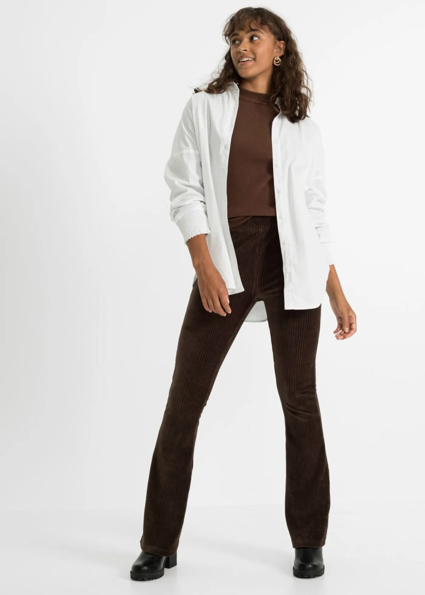 bonprix bonprix Leggings acampanados con aspecto de pana Marrón oscuro Hot