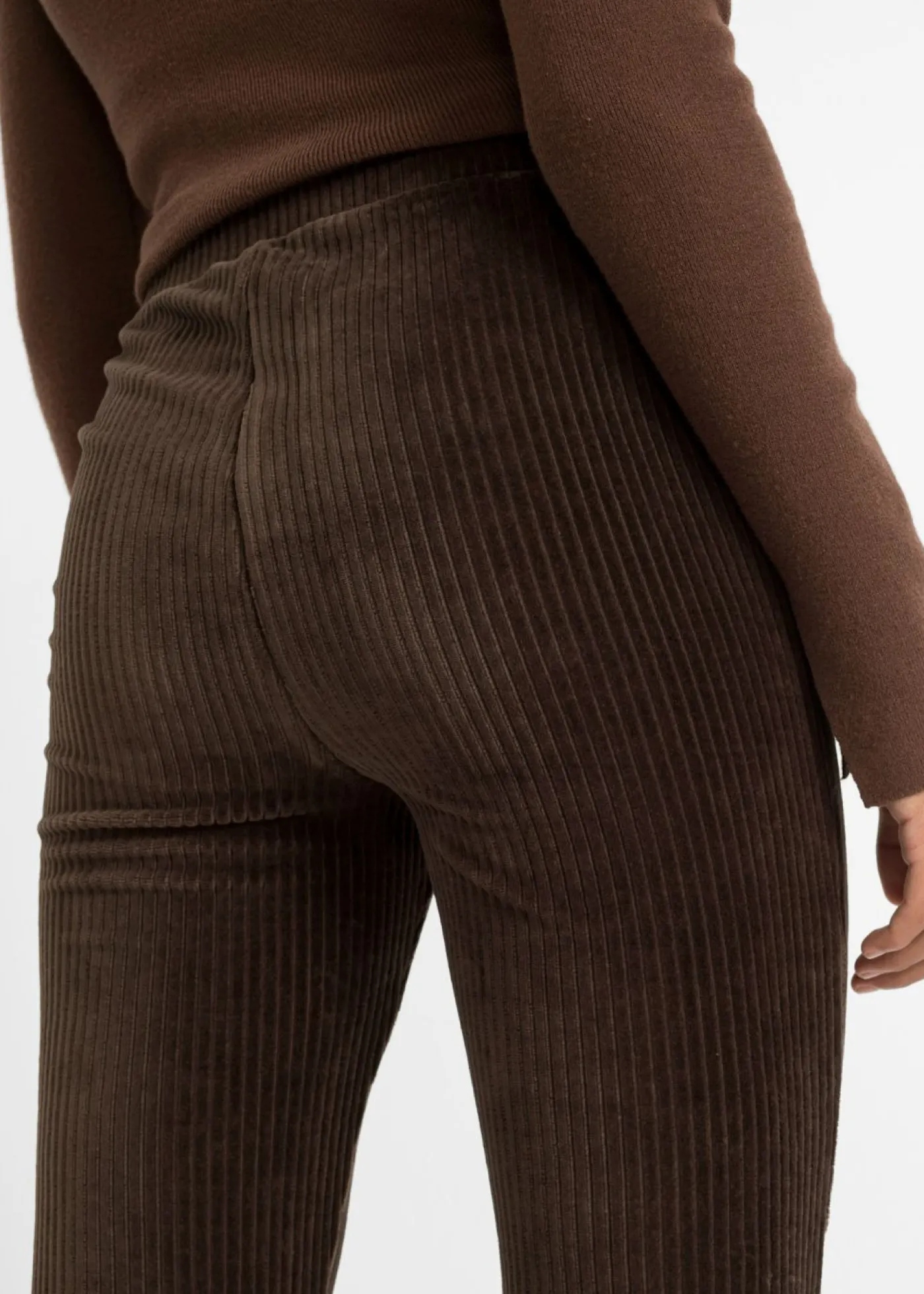 bonprix bonprix Leggings acampanados con aspecto de pana Marrón oscuro Hot