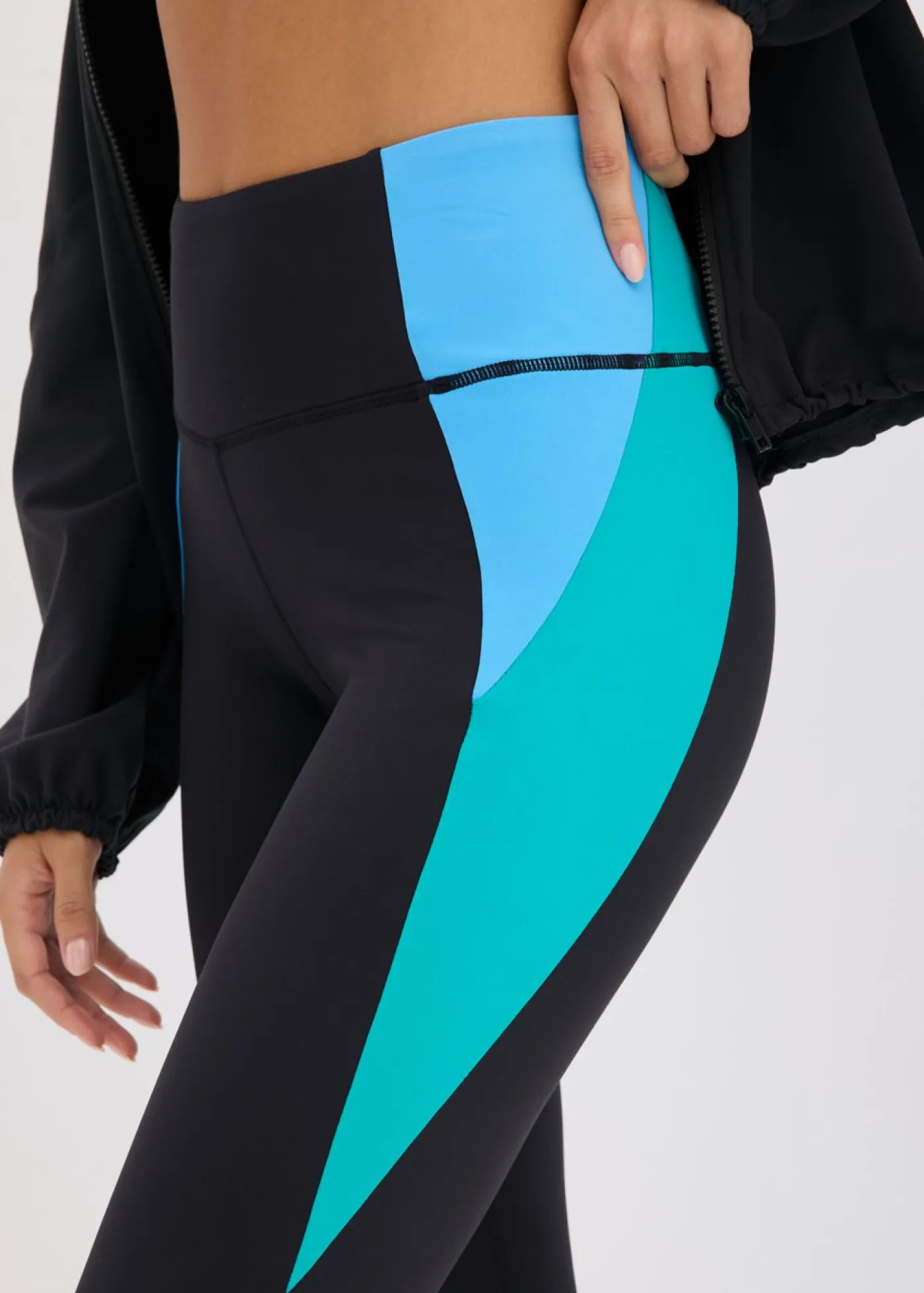 bonprix bonprix Leggings deportivos cómodos de material de secado rápido en colores en contraste negro-esmeralda-azul brillante Outlet