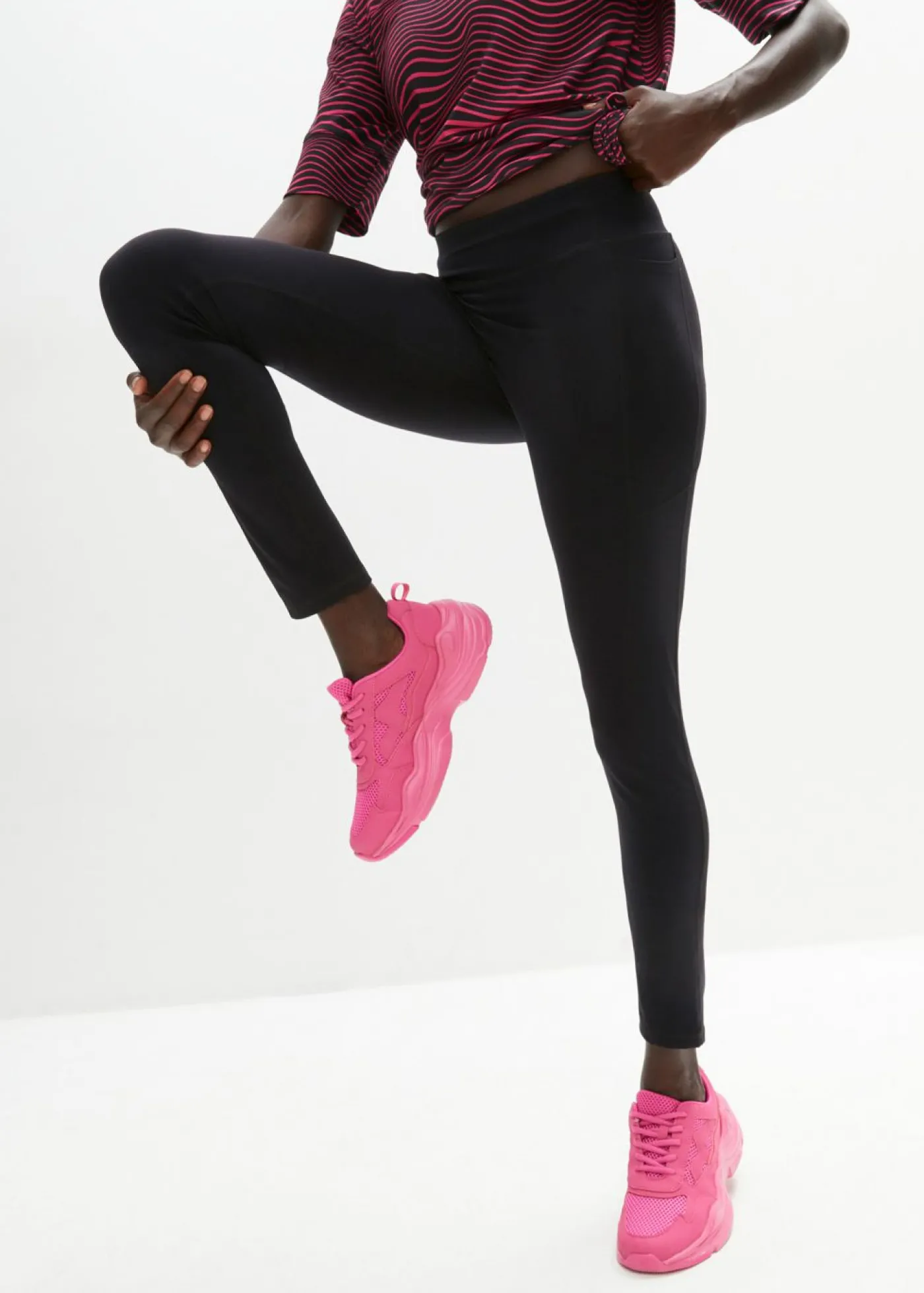 bonprix bonprix Leggings deportivos ultrasuaves hasta el tobillo con bolsillos laterales Negro Outlet