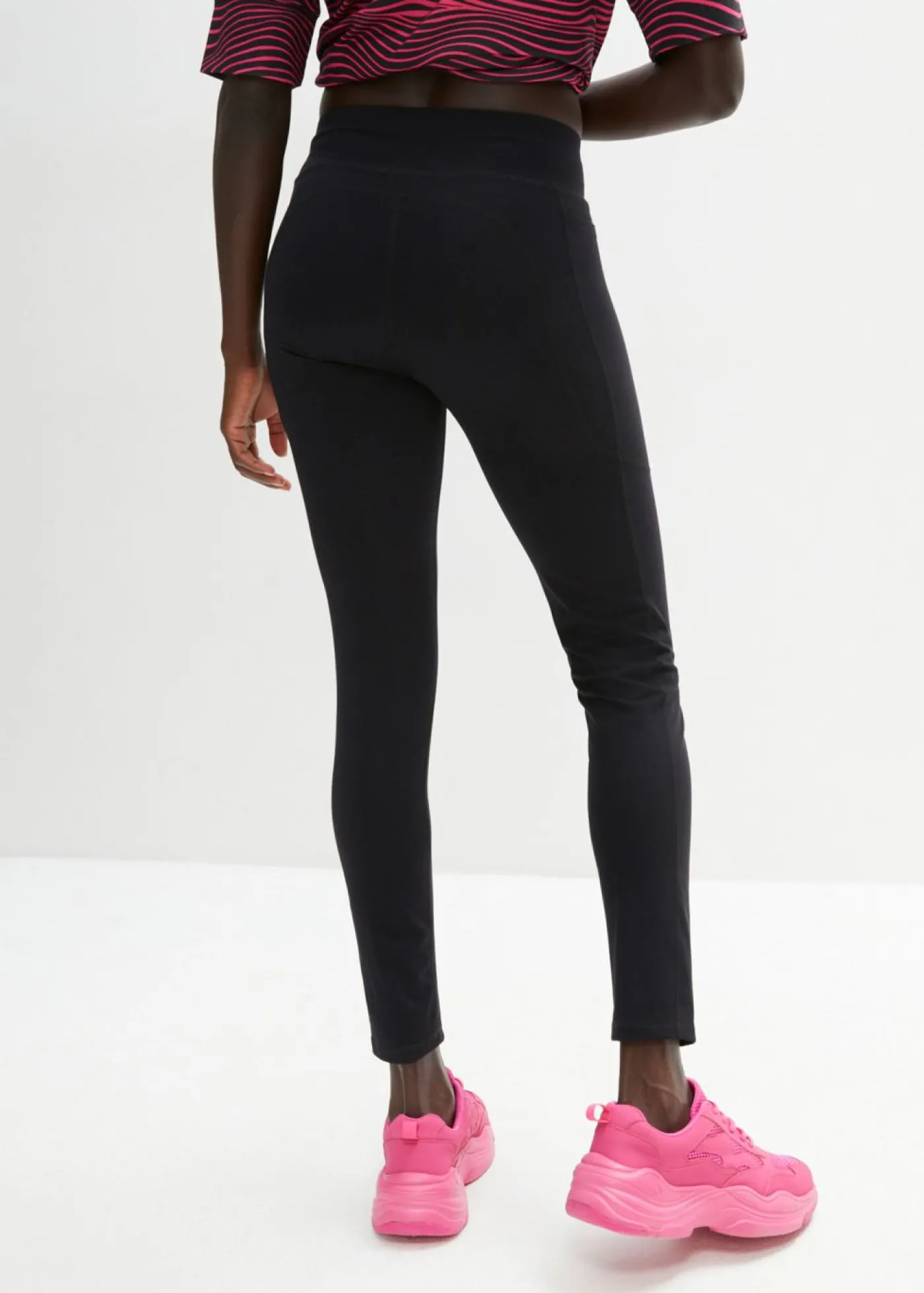bonprix bonprix Leggings deportivos ultrasuaves hasta el tobillo con bolsillos laterales Negro Outlet