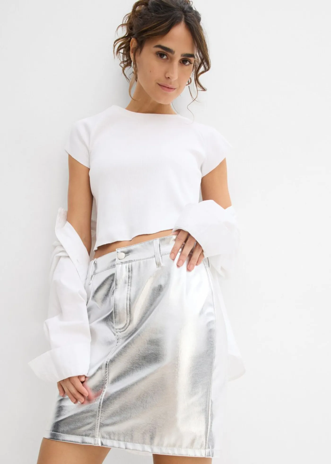 bonprix bonprix Minifalda con aspecto metalizado Plata metalizado Clearance
