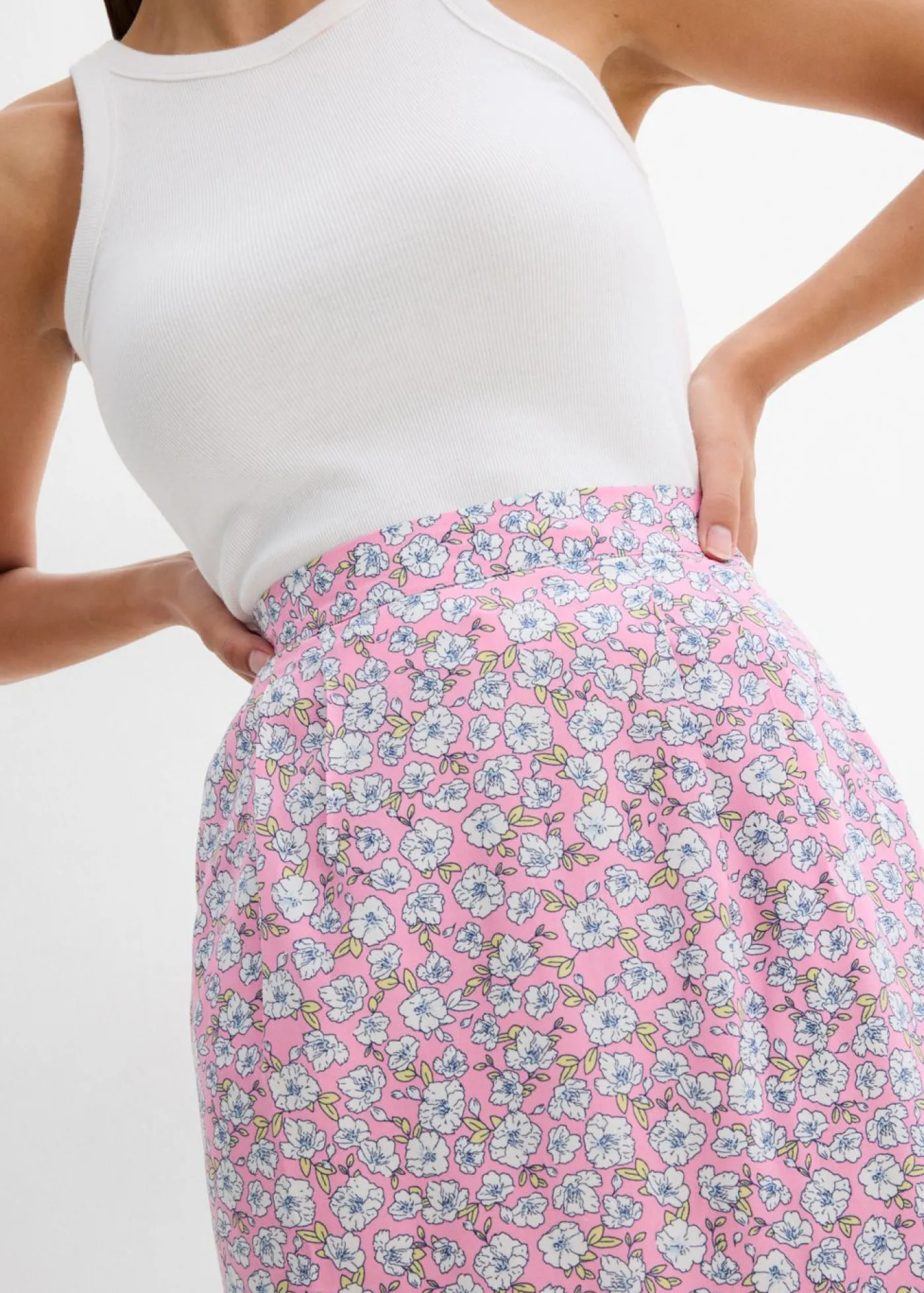 bonprix bonprix Minifalda de viscosa fluida Rosa con flores Clearance