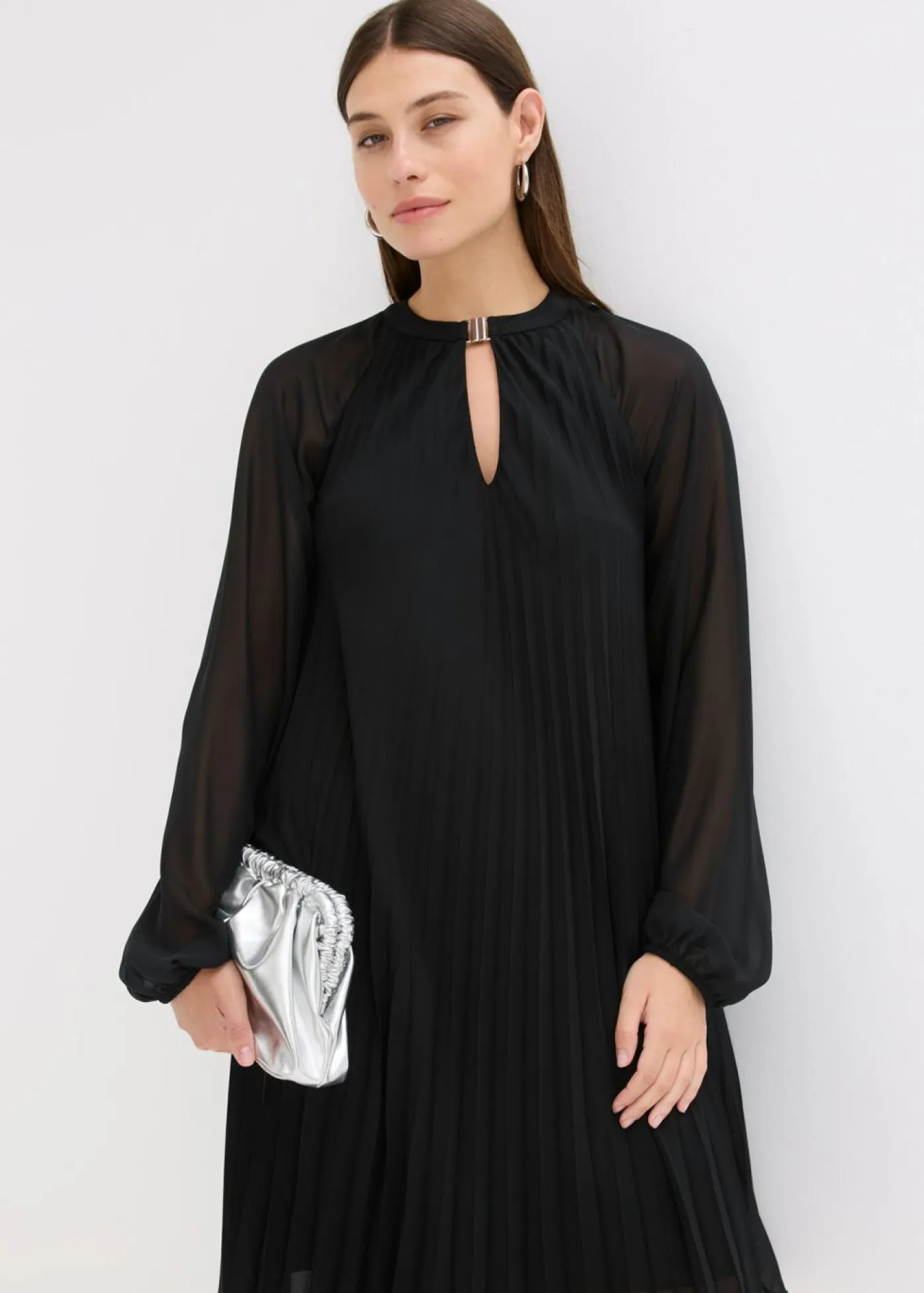bonprix bonprix Minivestido de gasa fina con plisado Negro