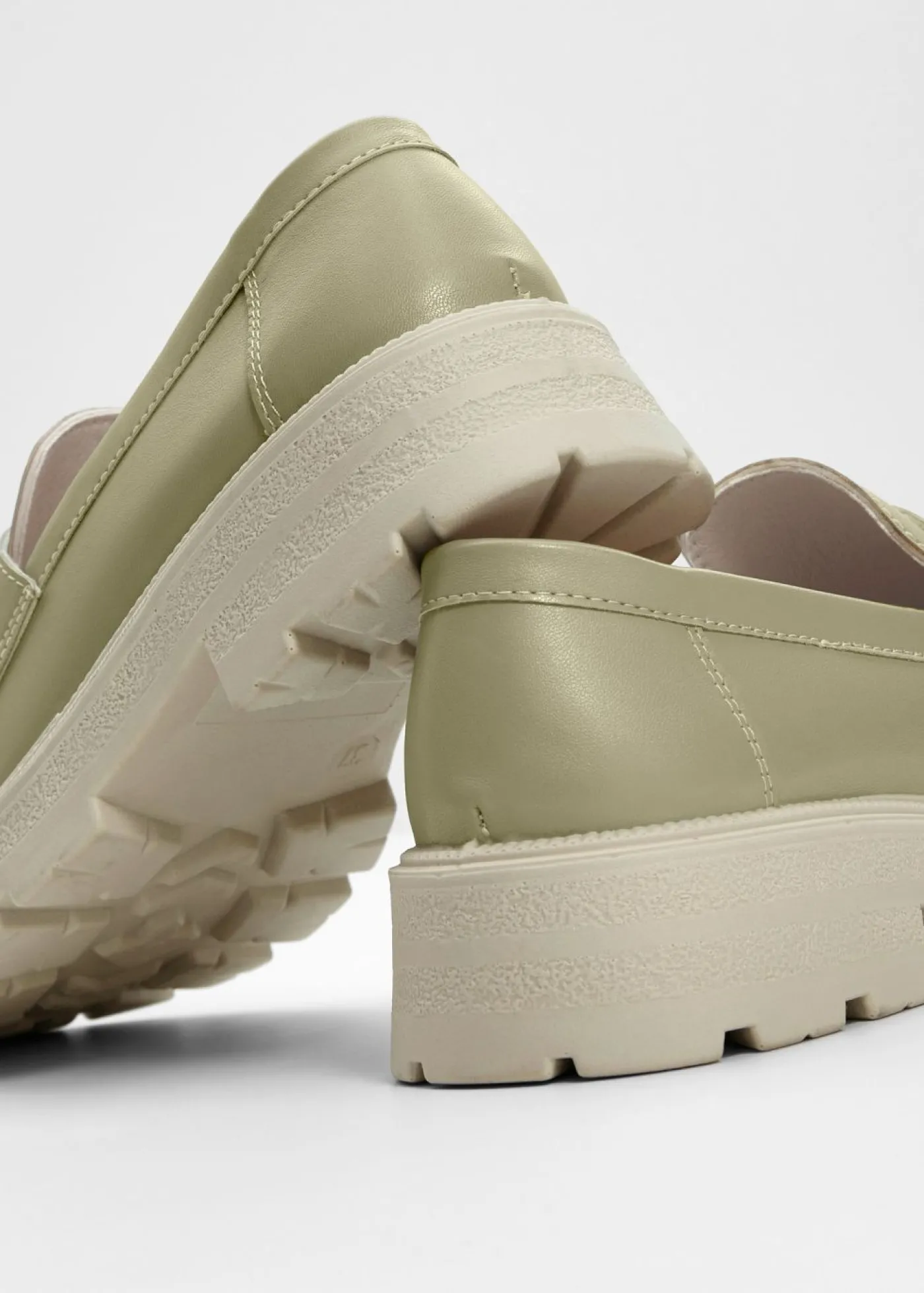 bonprix bonprix Mocasín chunky con suela ligera Caqui ahumado Online