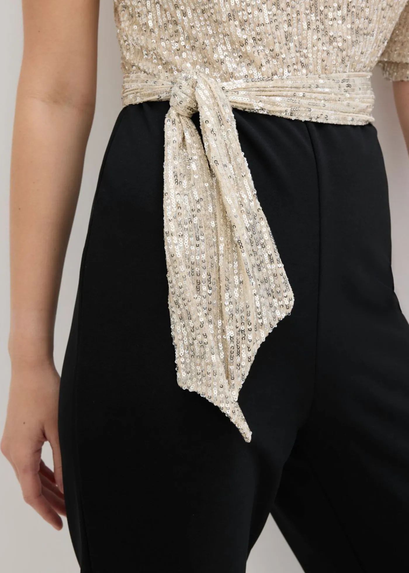 bonprix bonprix Mono con lentejuelas Negro-plata Discount