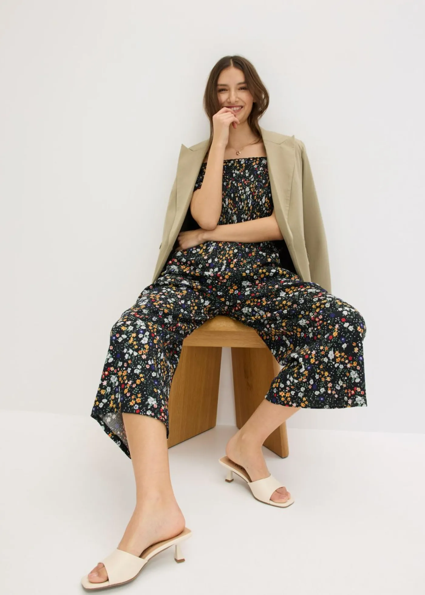 bonprix bonprix Mono de crepé de punto Negro con flores New