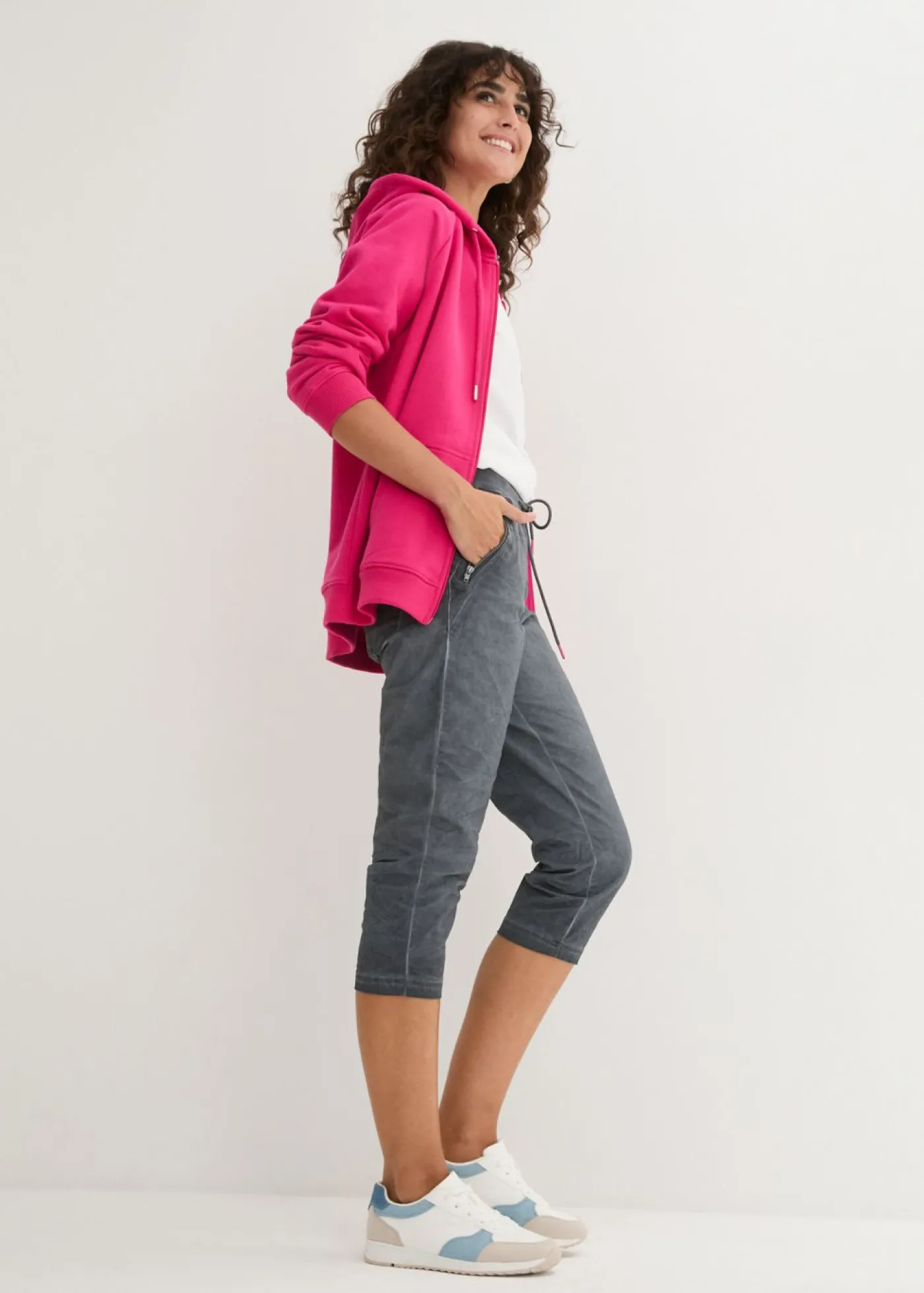 bonprix bonprix Pantalón 3/4 con cordón en contraste Gris humo Hot