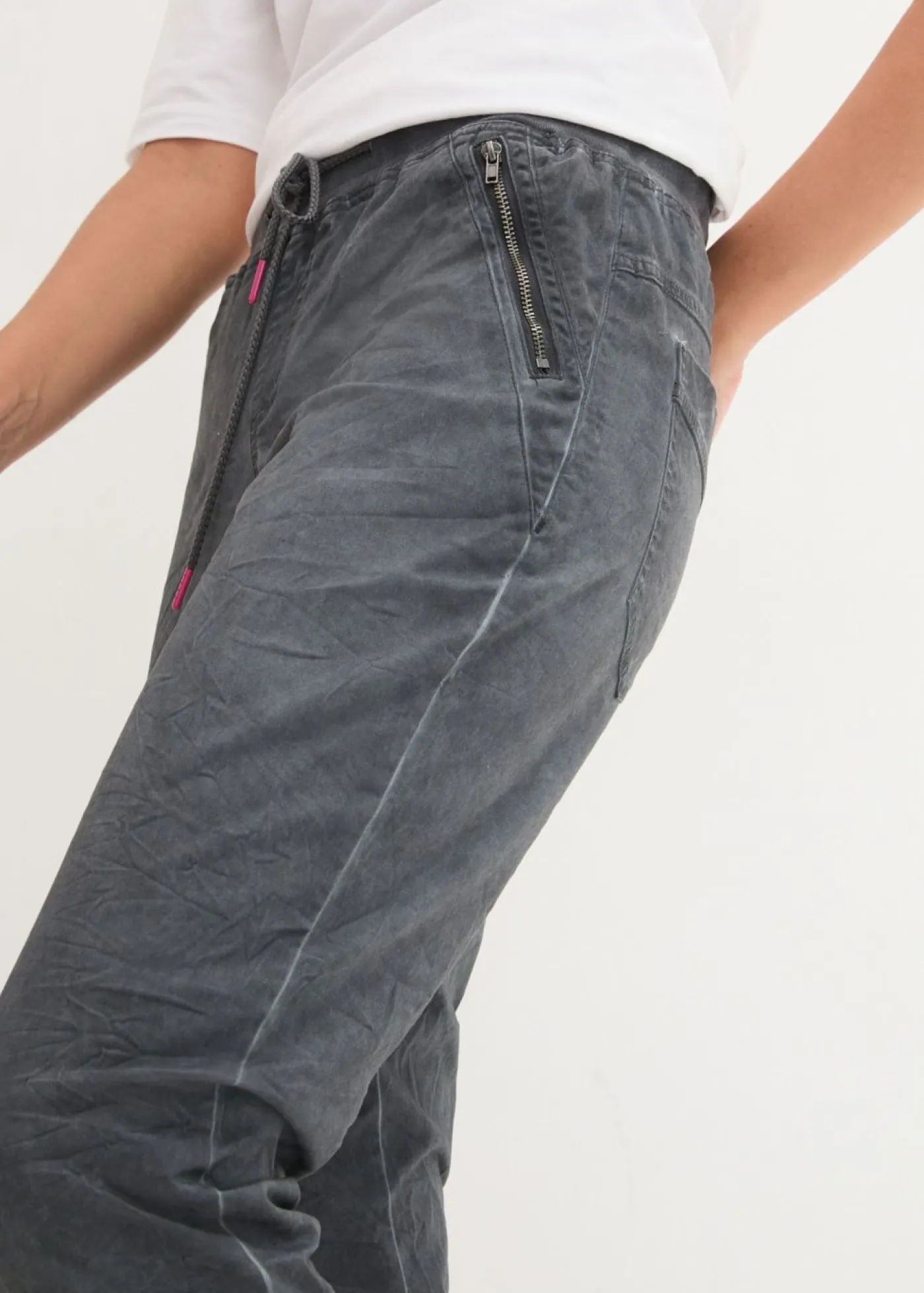 bonprix bonprix Pantalón 3/4 con cordón en contraste Gris humo Hot
