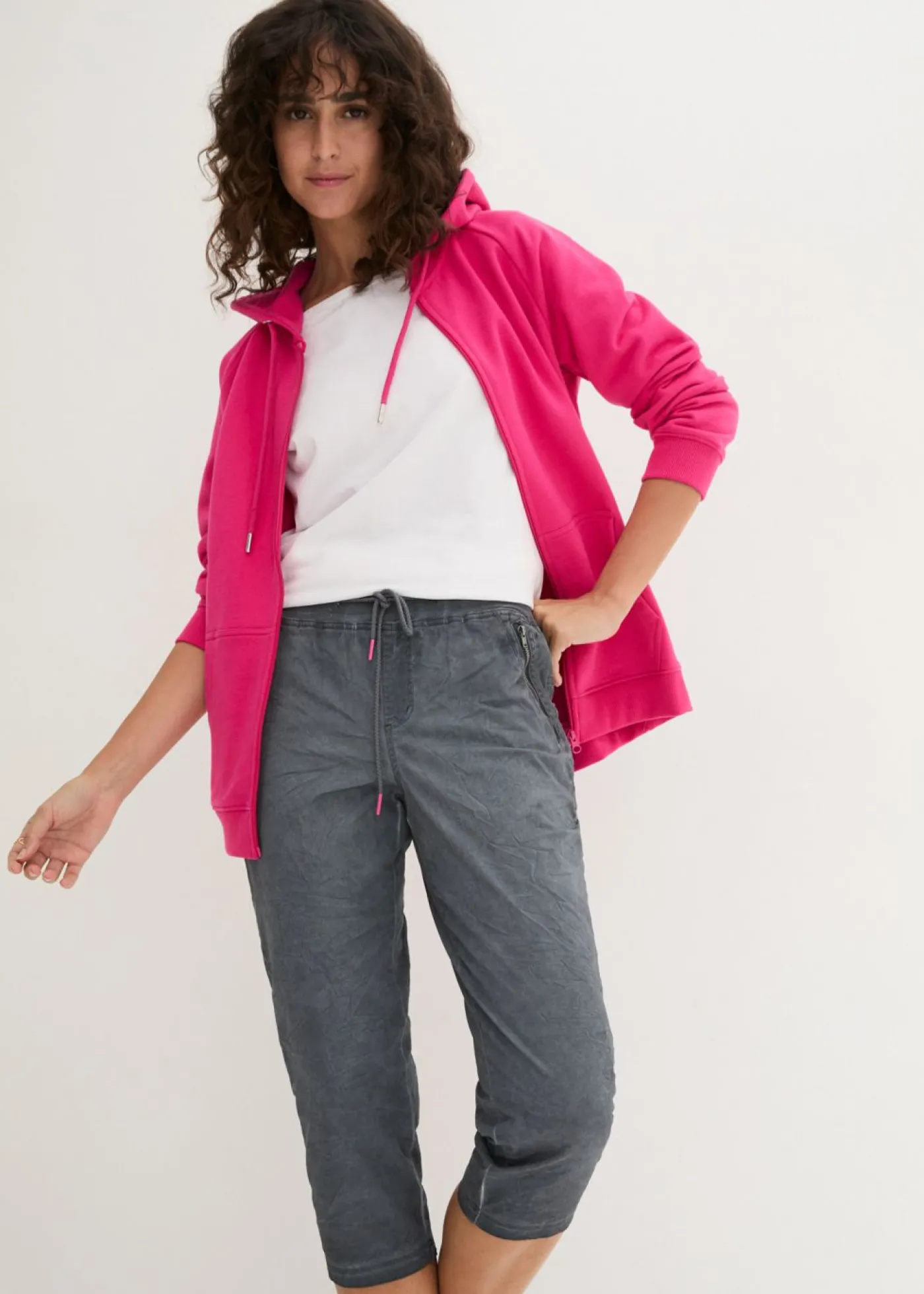 bonprix bonprix Pantalón 3/4 con cordón en contraste Gris humo Hot
