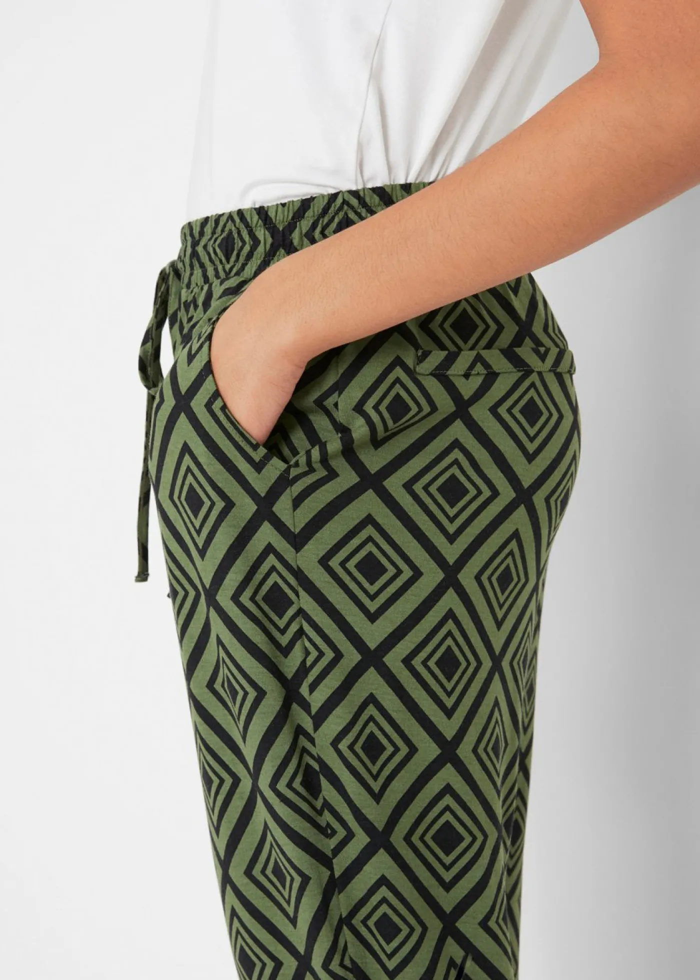 bonprix bonprix Pantalón 3/4 estampado musgo Best