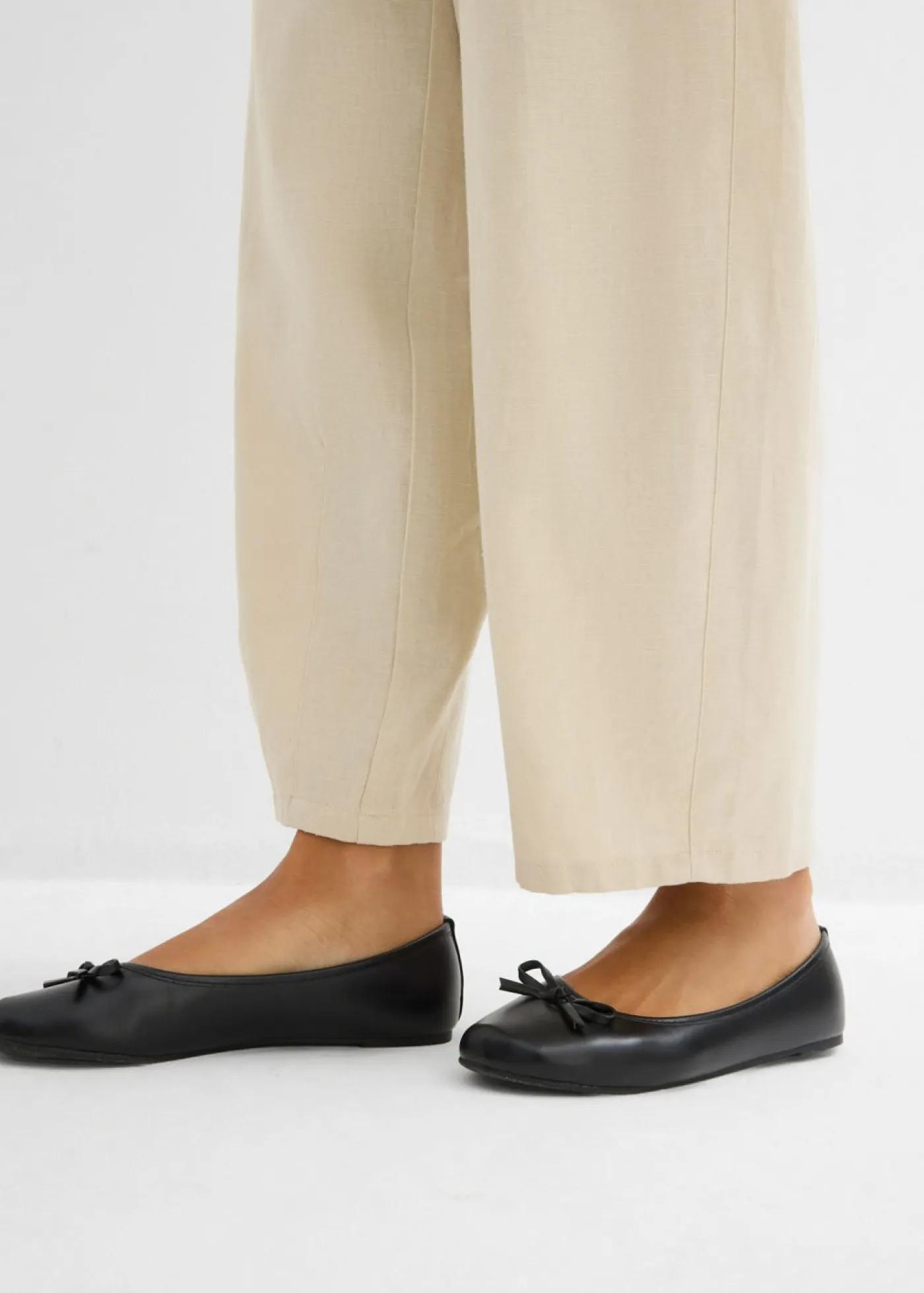 bonprix bonprix Pantalón acampanado de mezcla de lino ligero Arena claro New