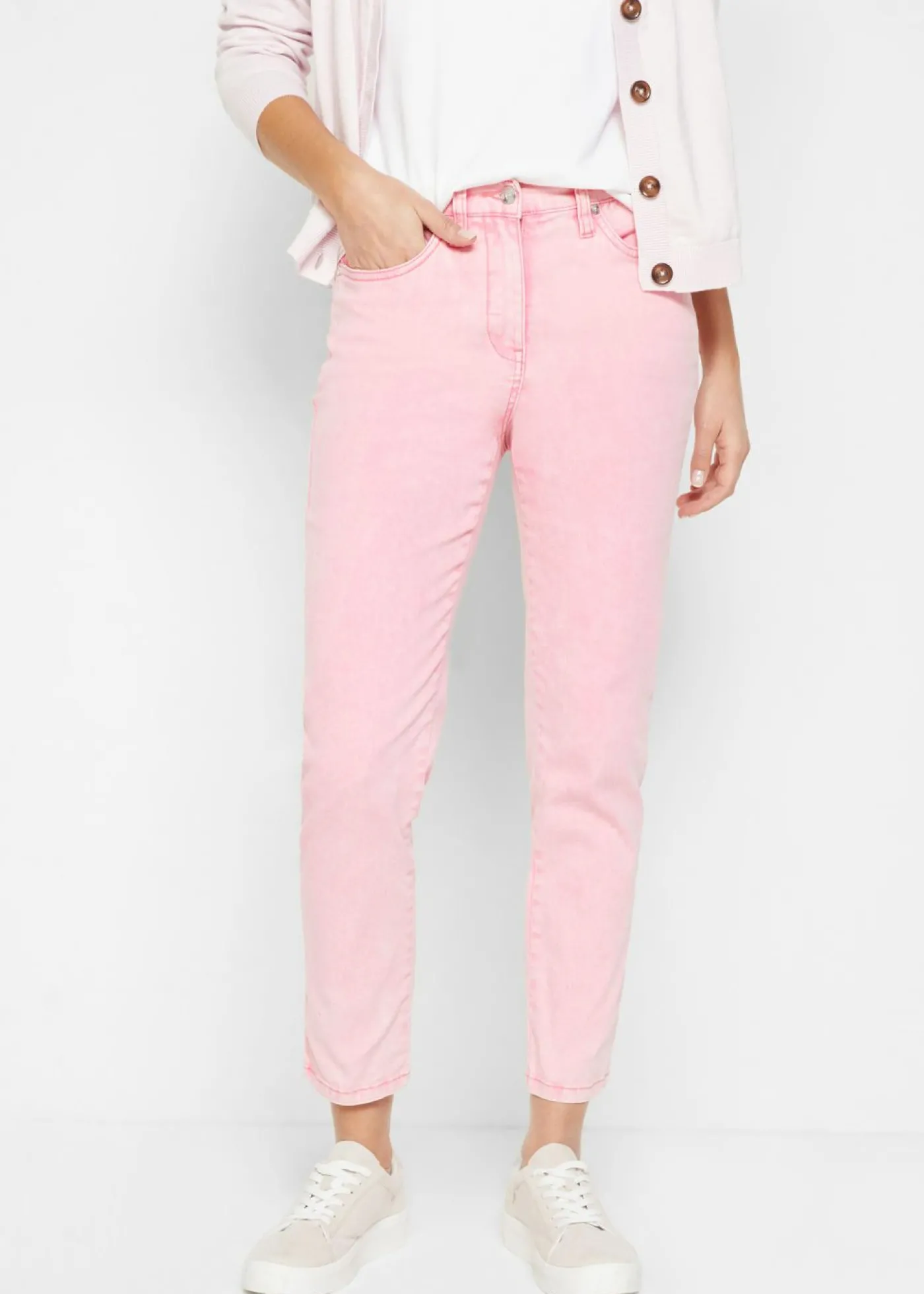 bonprix bonprix Pantalón acortado de sarga con aspecto desgastado Azul claro Hot