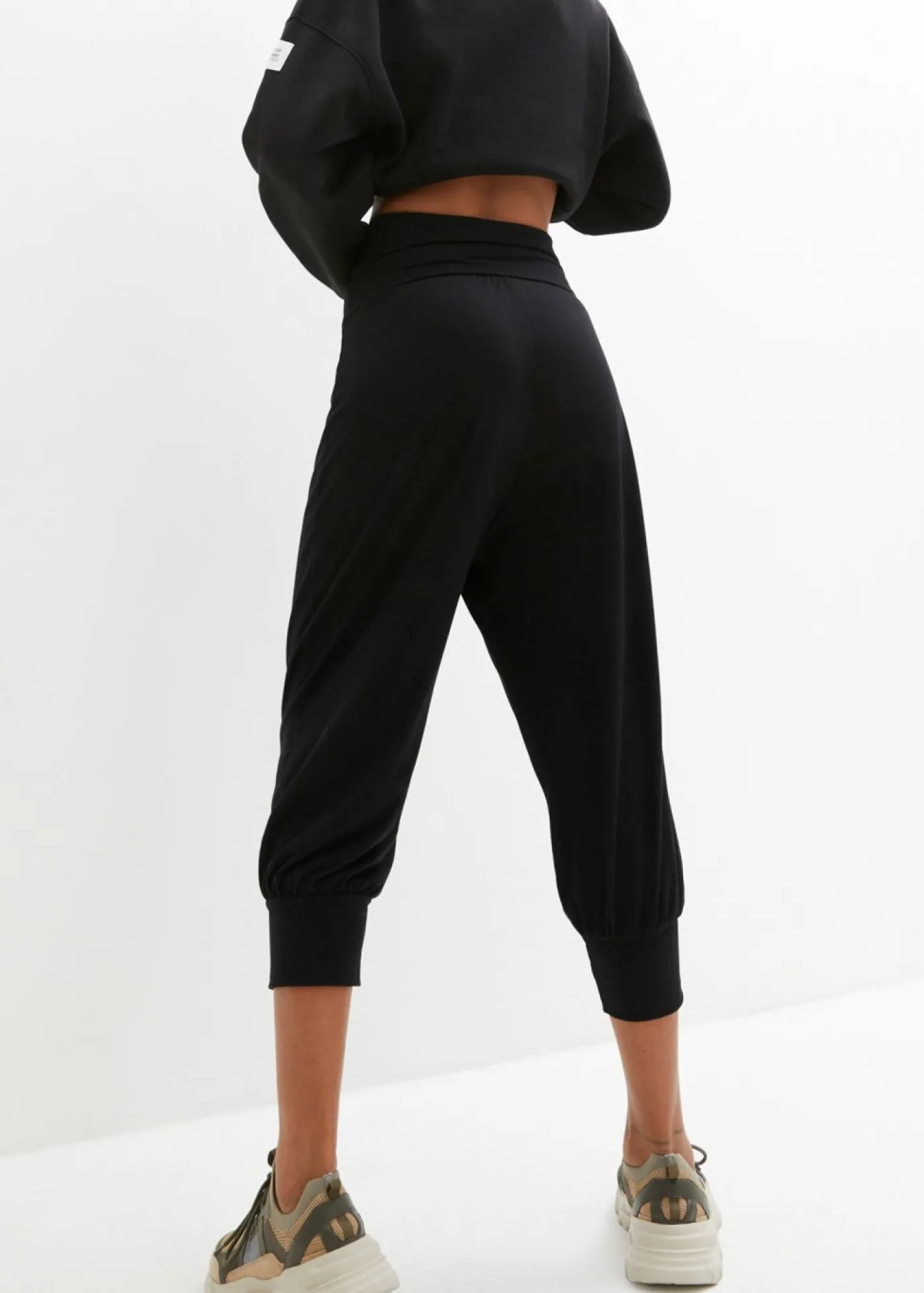 bonprix bonprix Pantalón bombacho con largo capri Negro New