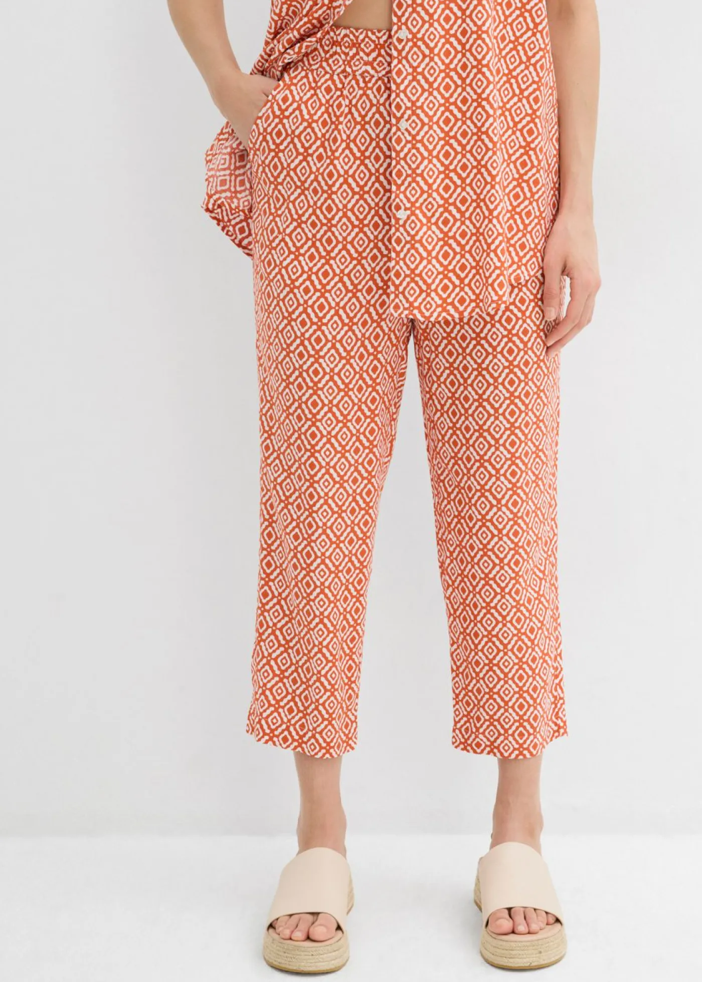 bonprix bonprix Pantalón bombacho de viscosa cayena-blanco lana Online