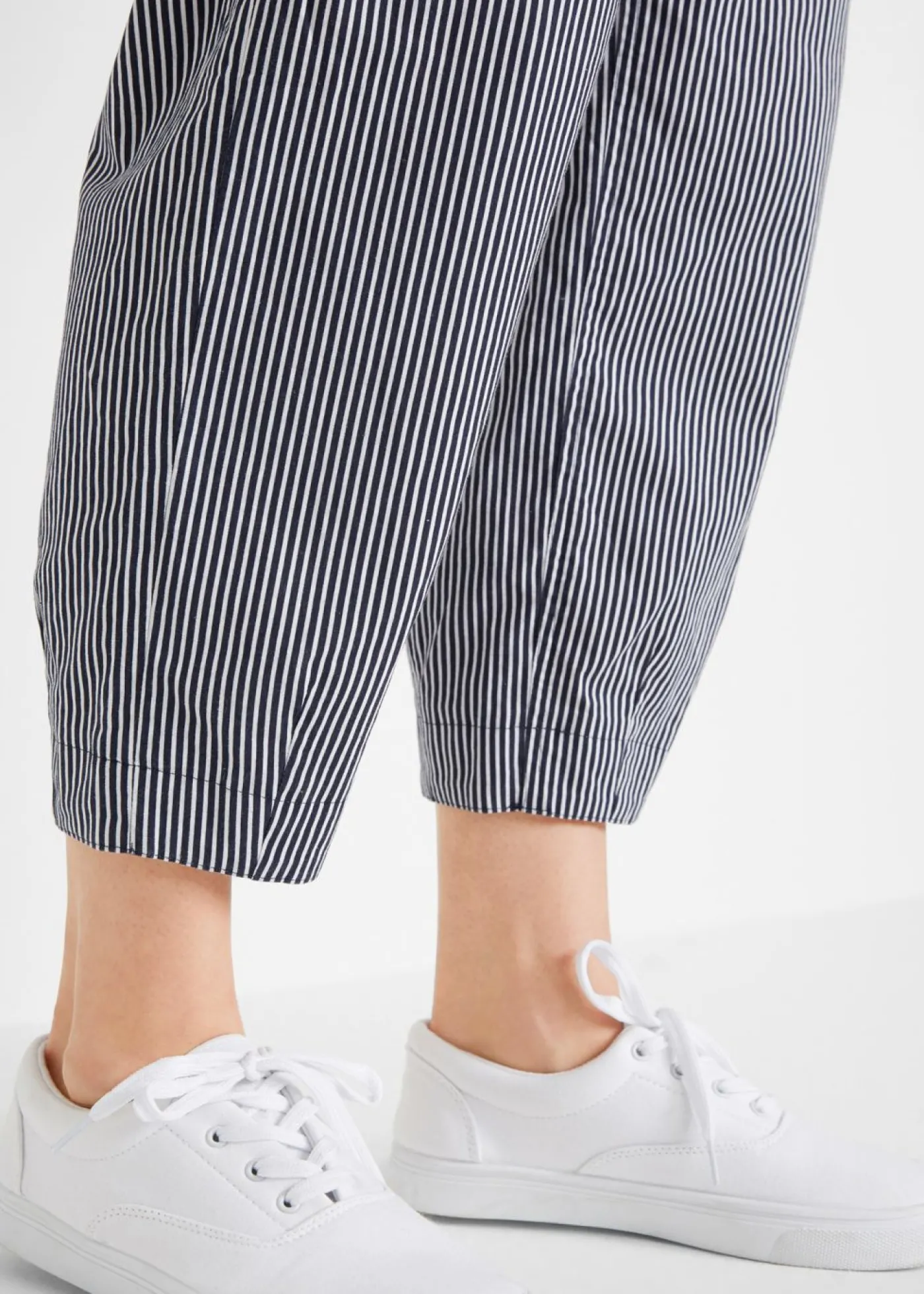 bonprix bonprix Pantalón capri de lino Azul oscuro-blanco de rayas Hot