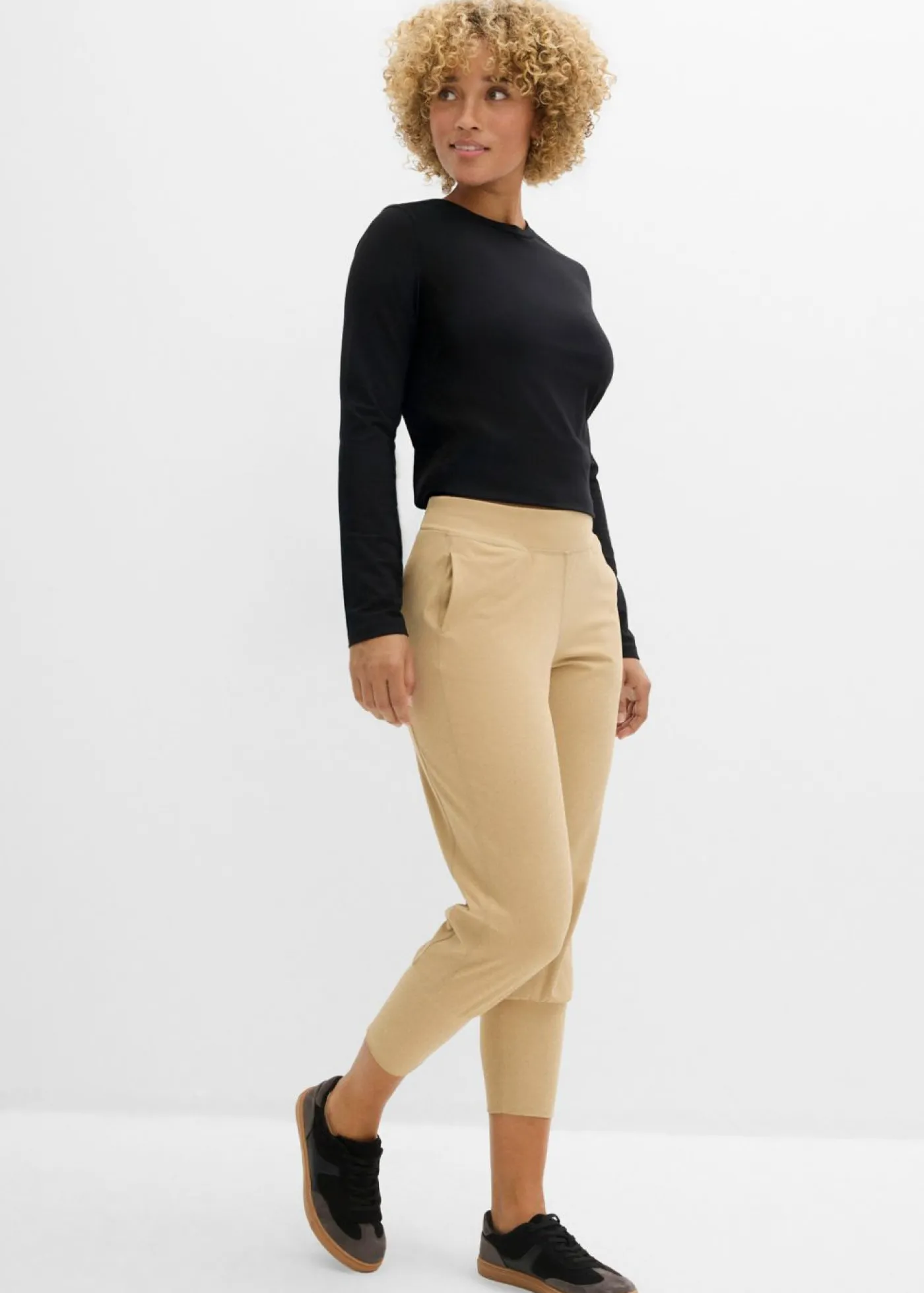 bonprix bonprix Pantalón capri de material suave Caqui claro