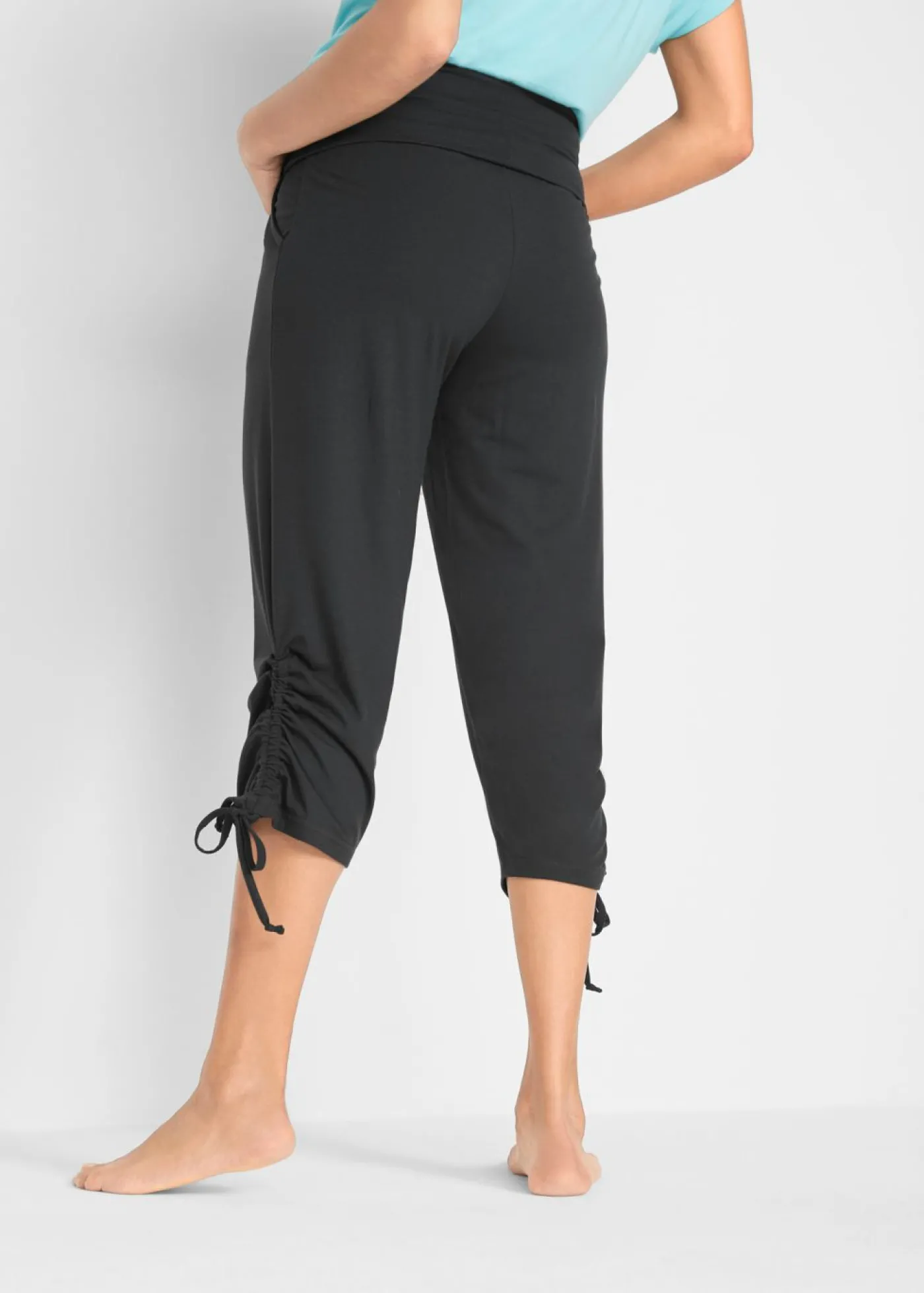 bonprix bonprix Pantalón capri de mezcla de viscosa con fruncido Negro Discount