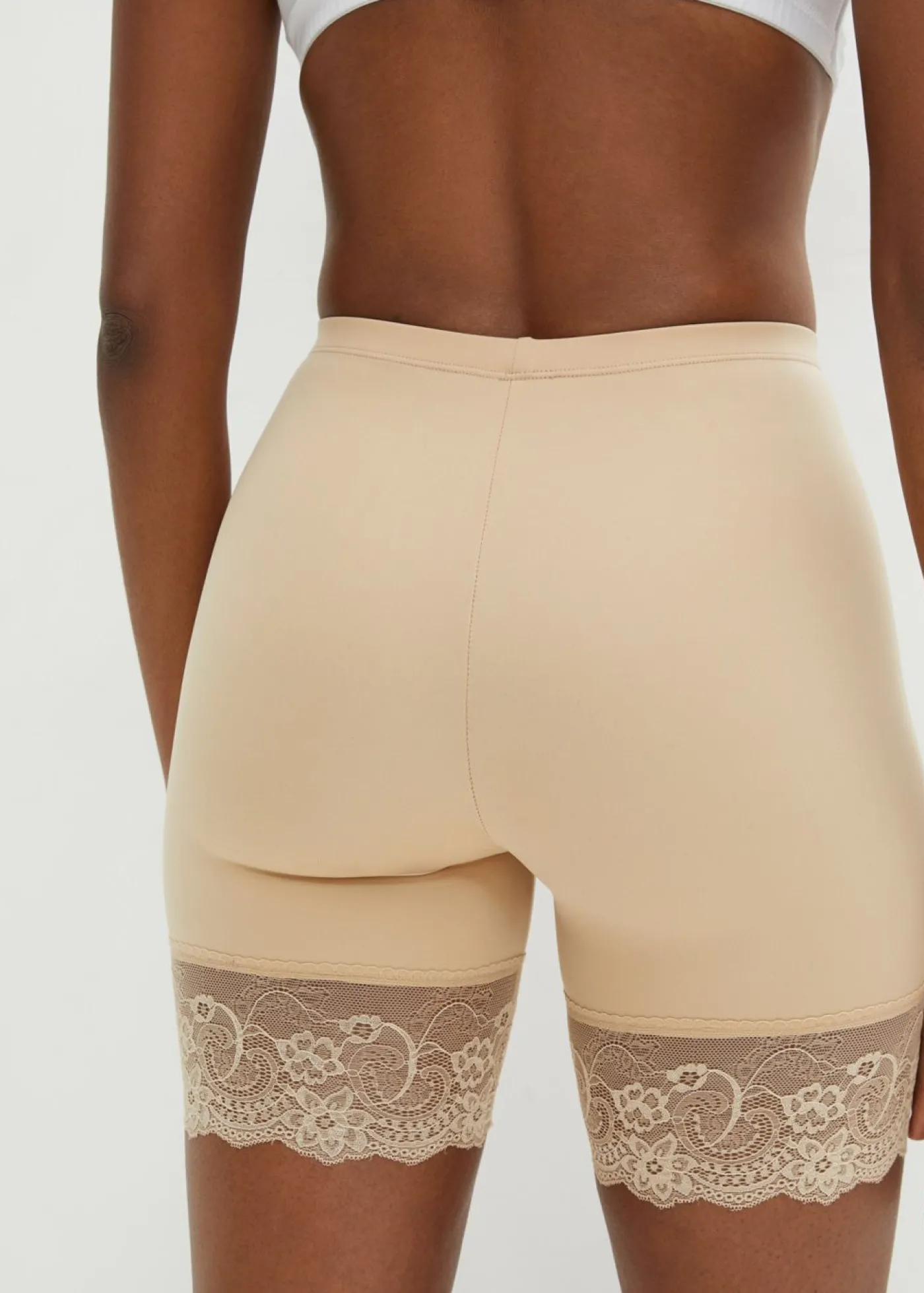 bonprix bonprix Pantalón ciclista antirrozaduras de poliamida con piernas de encaje Beige claro Sale