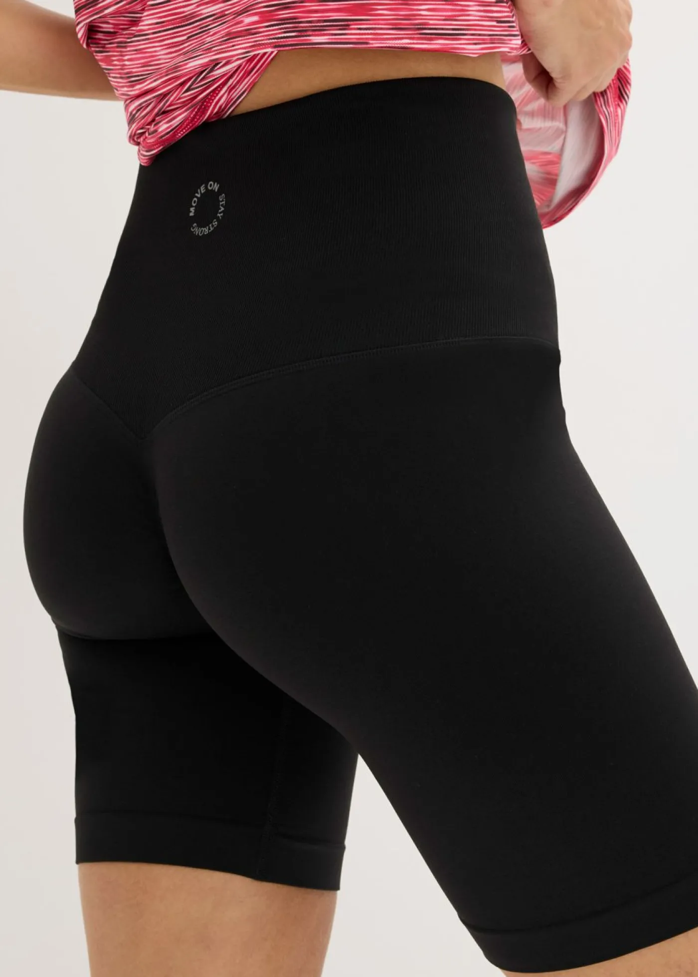 bonprix bonprix Pantalón ciclista sin costuras con fruncido Negro
