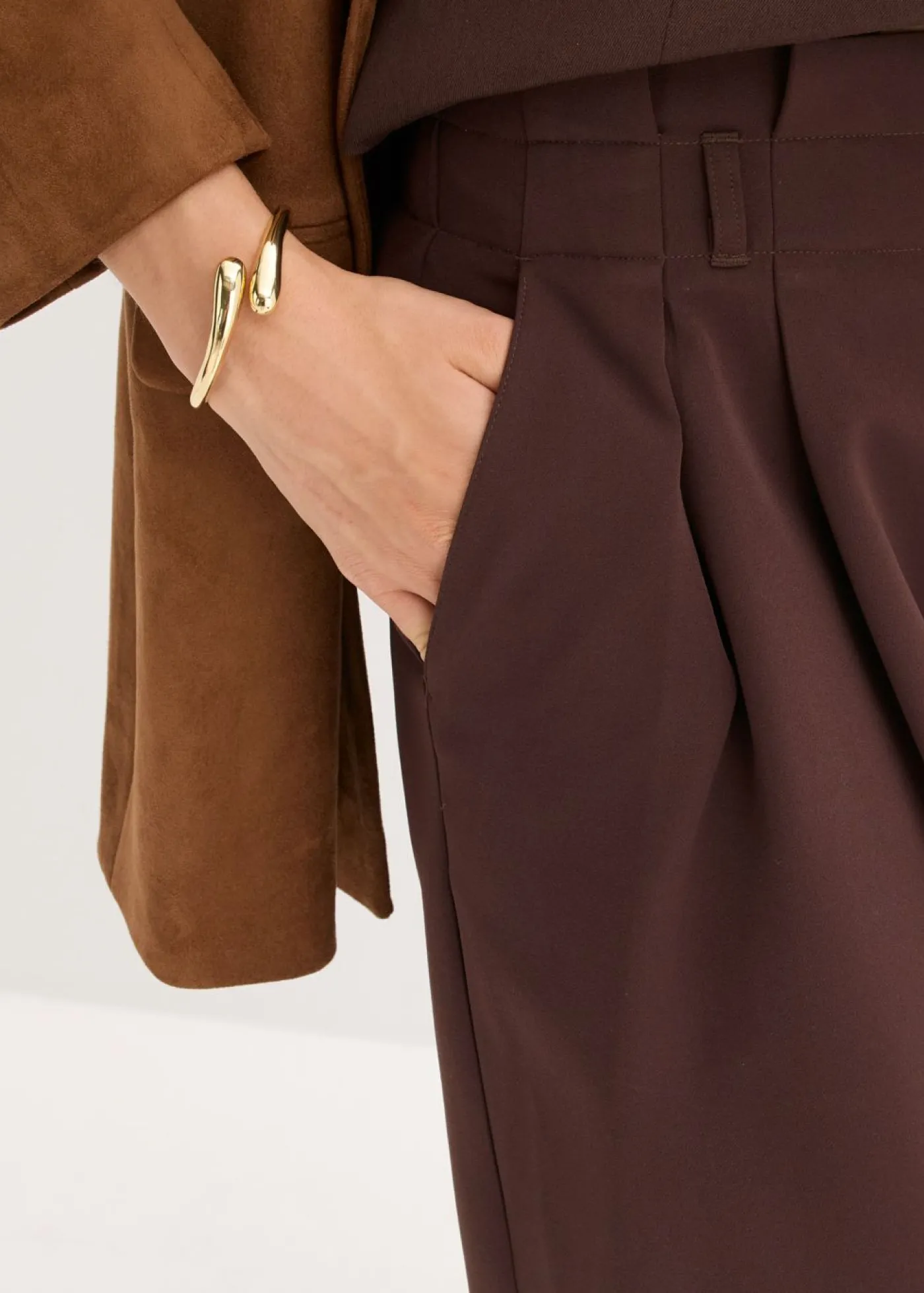bonprix bonprix Pantalón con pinzas y cinturilla cómoda Marrón oscuro Sale