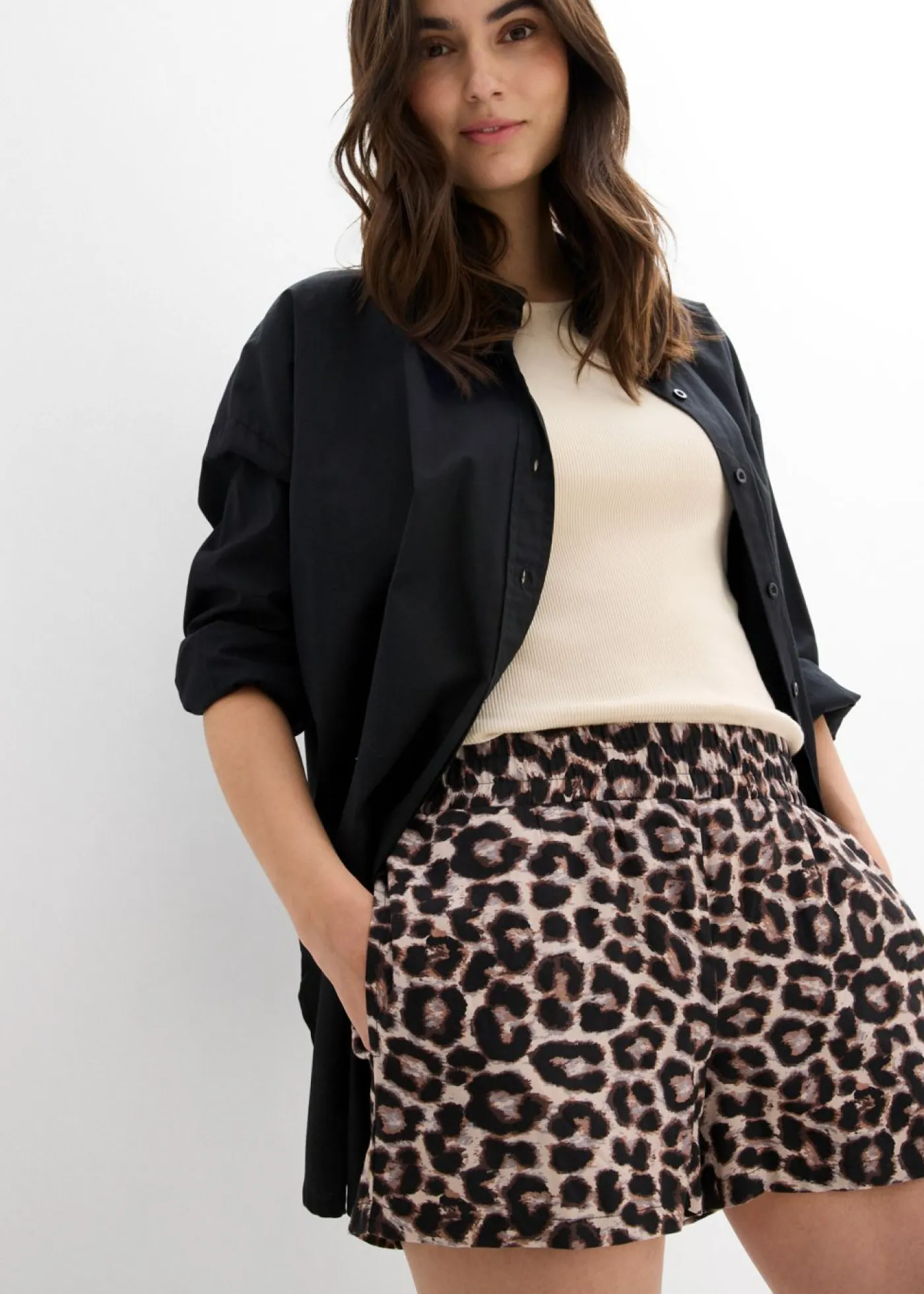 bonprix bonprix Pantalón corto con cinturilla elástica estampado leo beige New